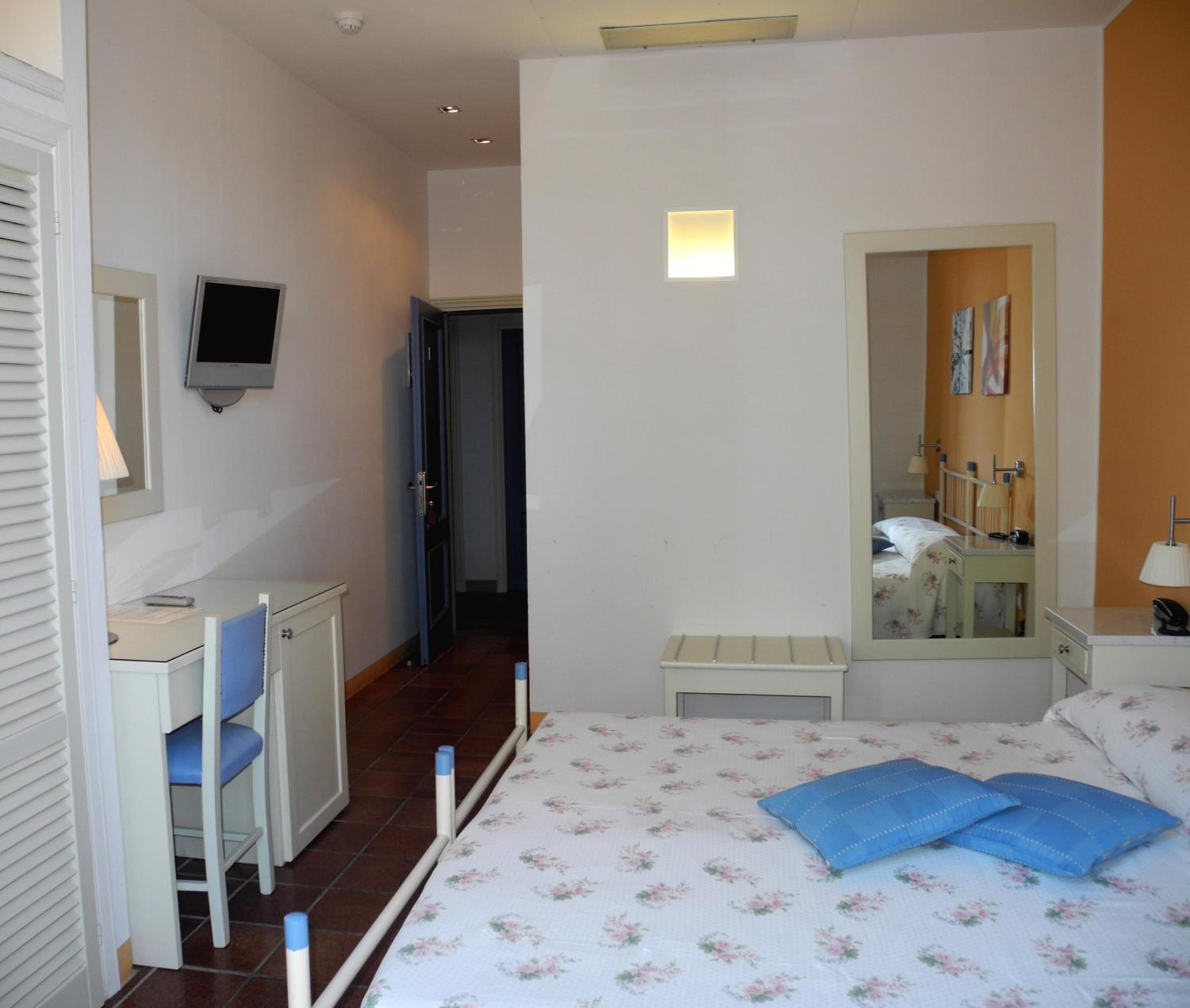 Standard Triple Room - Photo 6