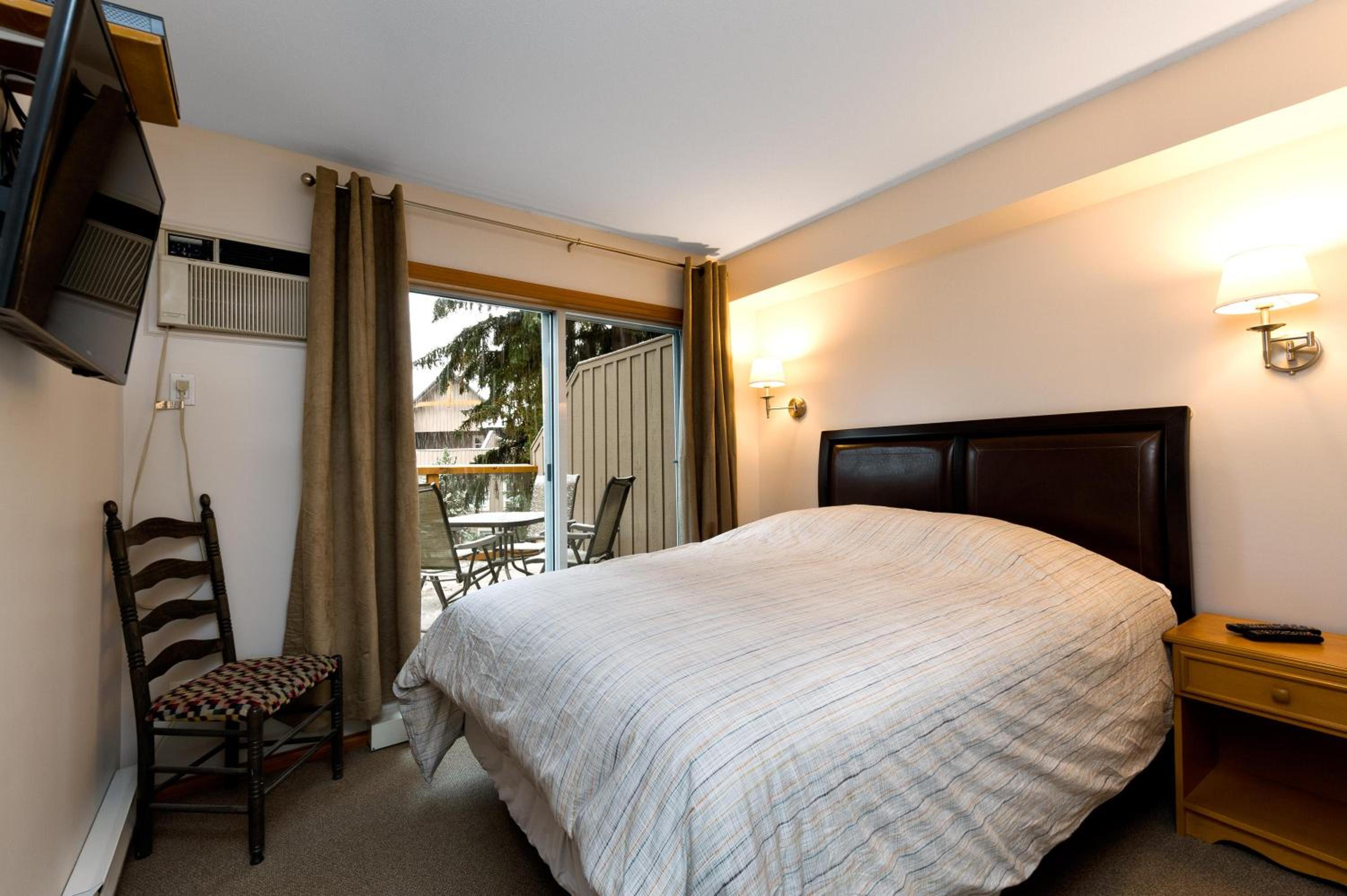 Two bedroom townhome with private hot tub GR 113