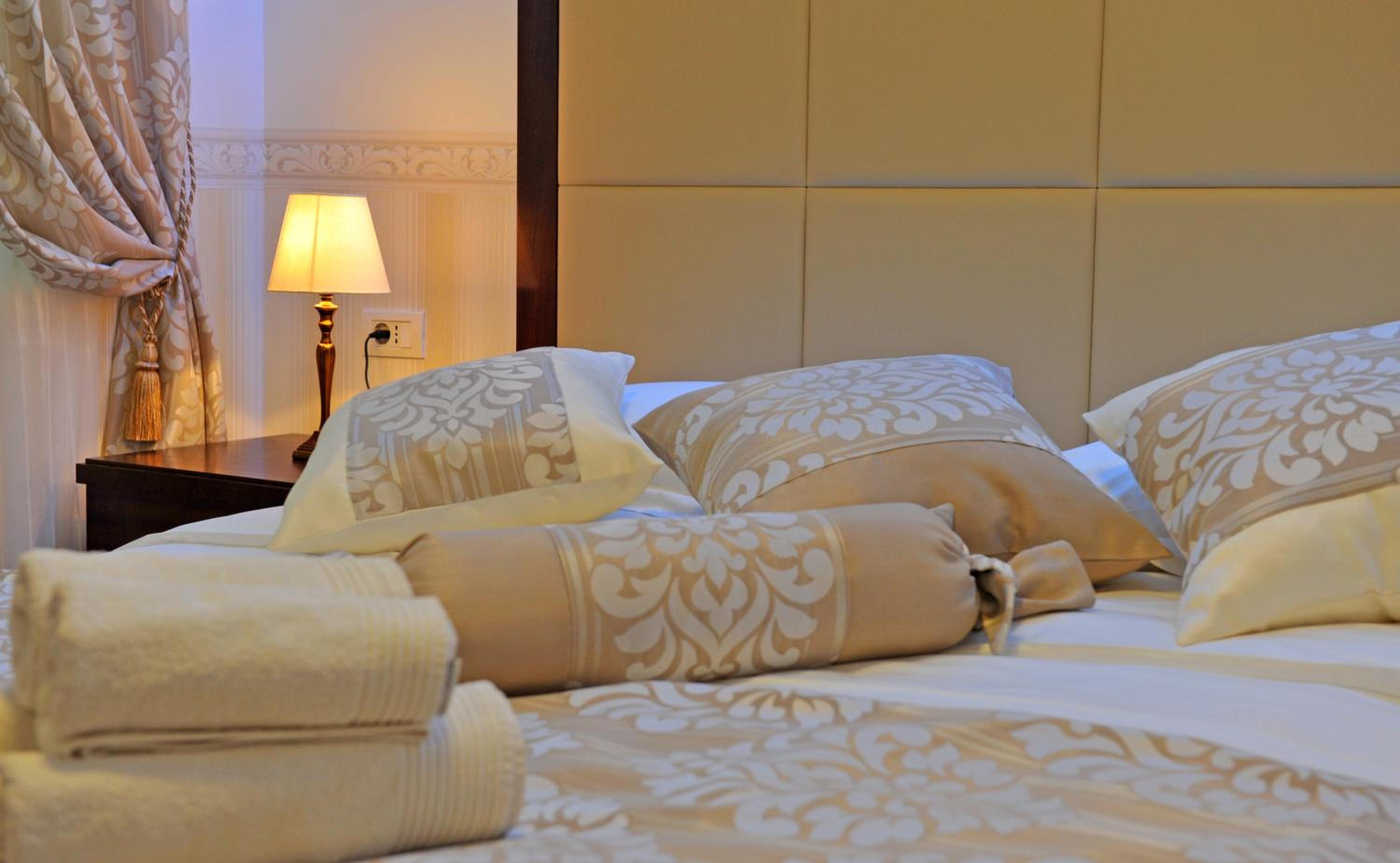 Deluxe Double Room with Balcony photo 1