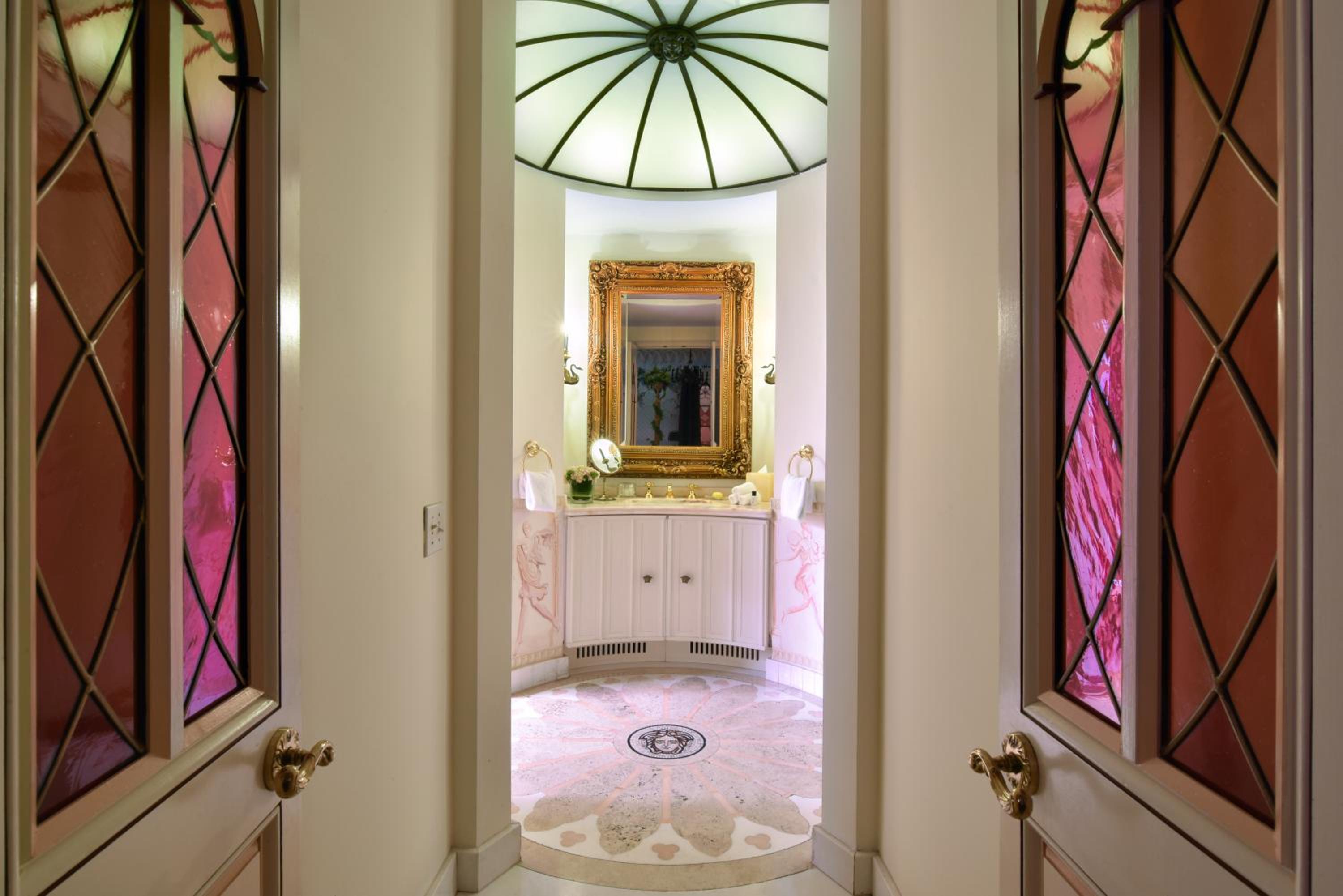 Exceptional Suite thumbnail 6