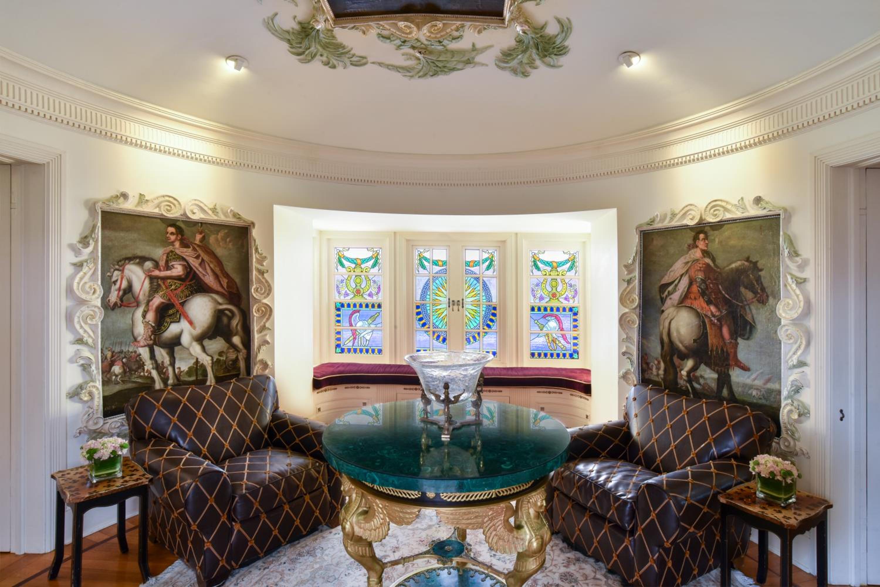 Exceptional Suite thumbnail 5