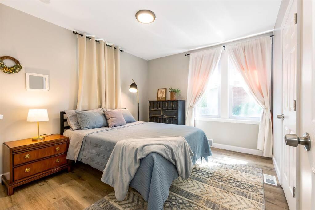 Three-Bedroom Apartment photo 1