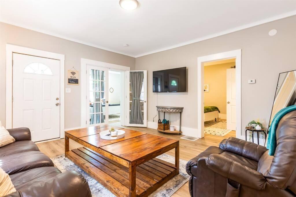 Three-Bedroom Apartment photo 3