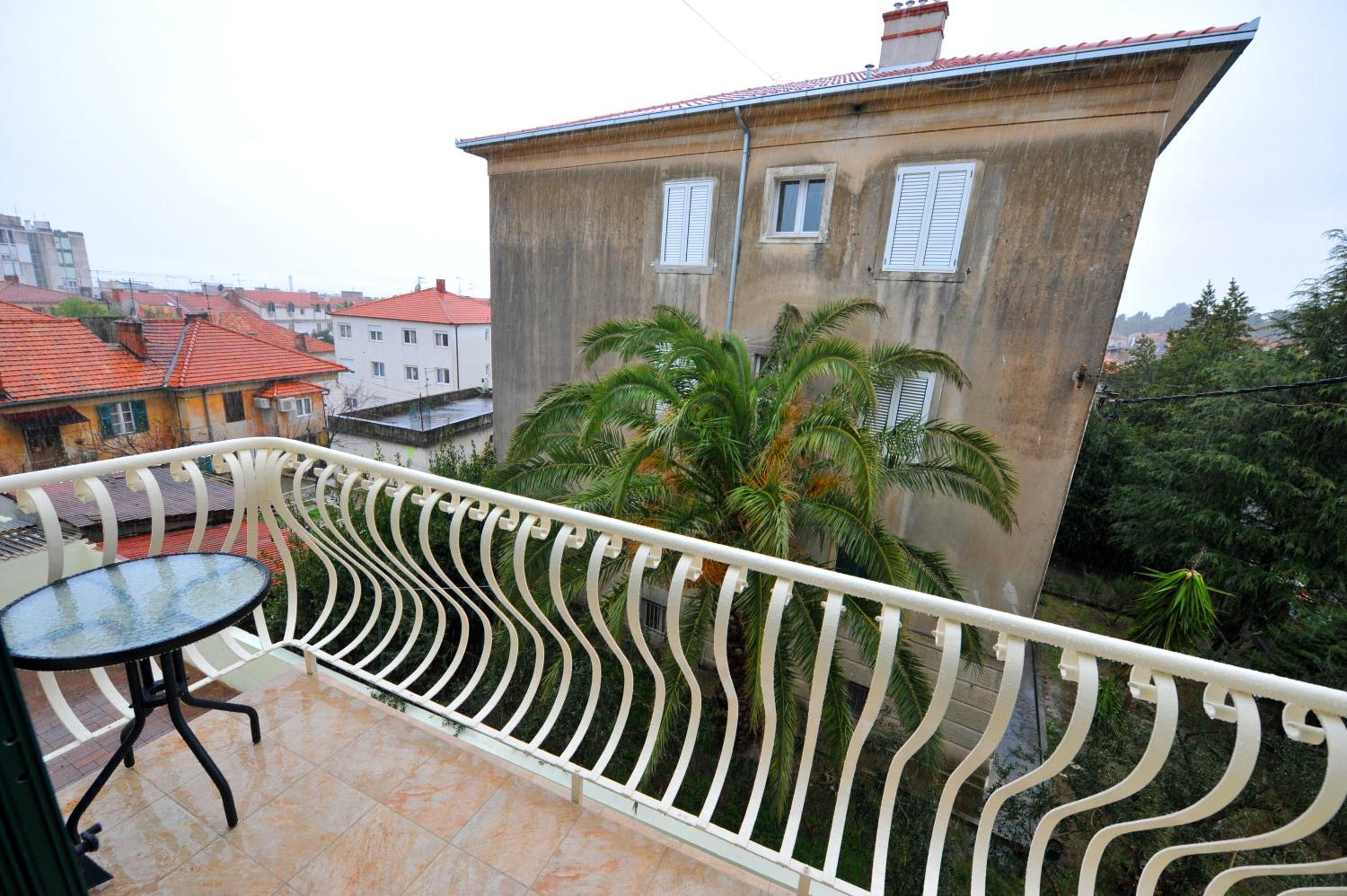 Deluxe Double Room with Balcony photo 2