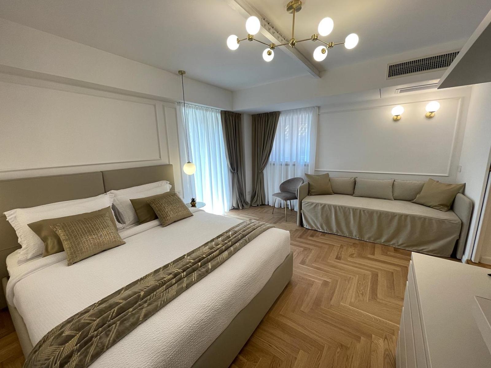 Queen Suite - Photo 1