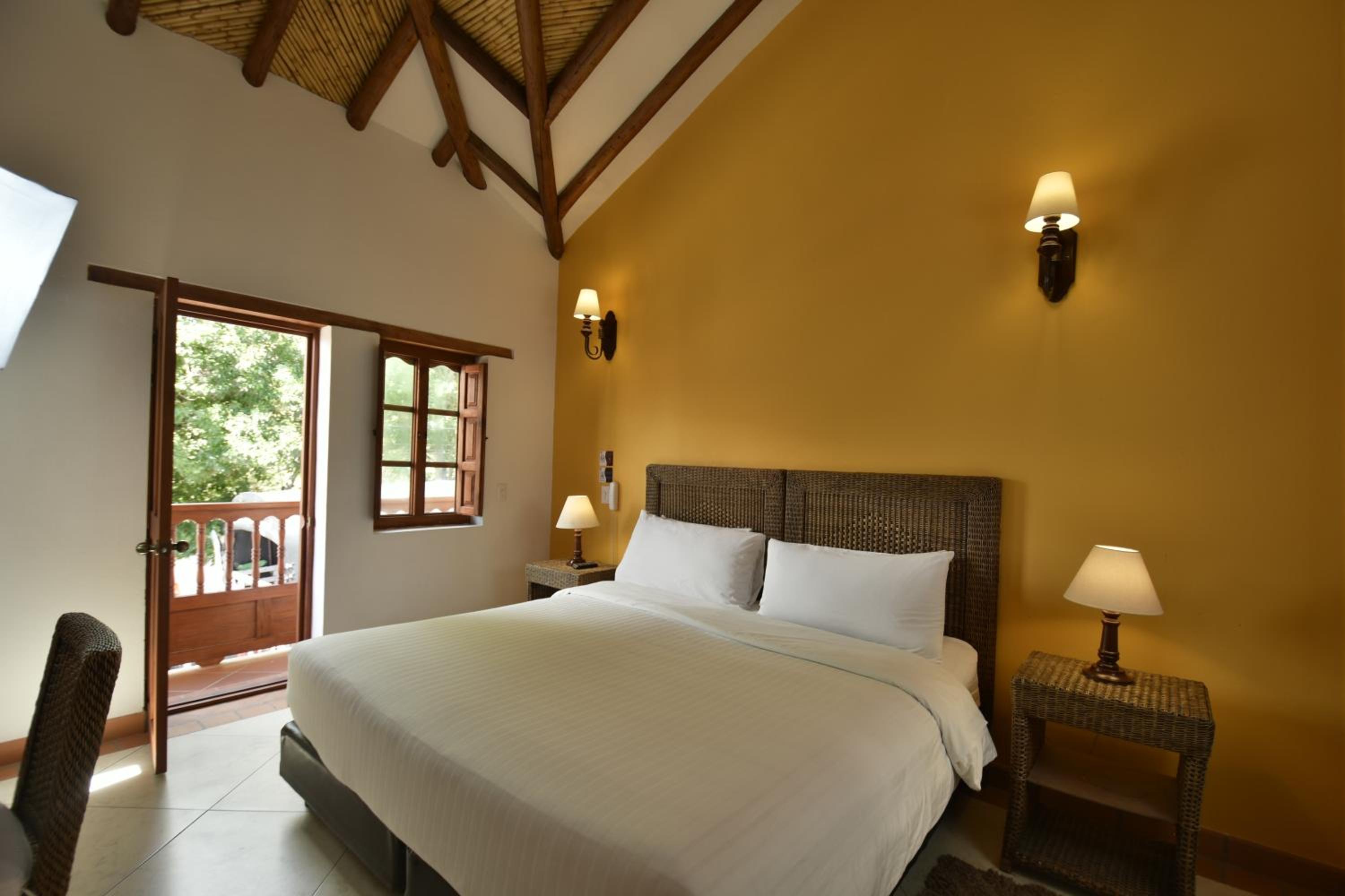 Classic Double Room with Balcony photo 3