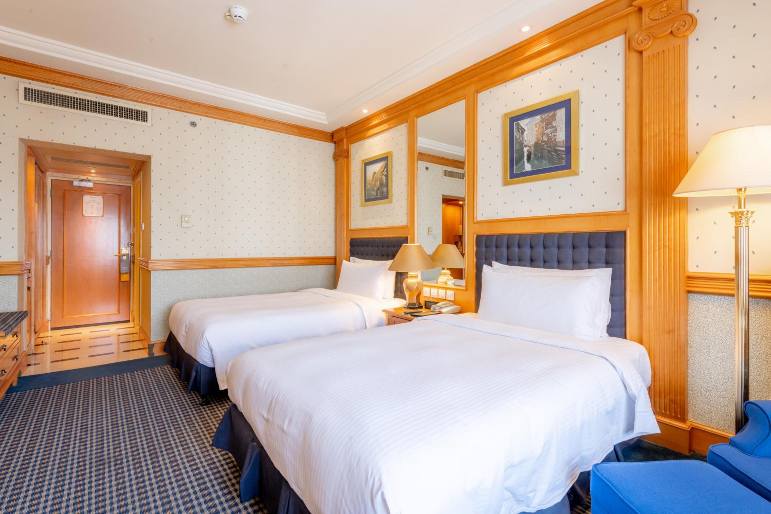 Standard Twin Room with Lounge Access