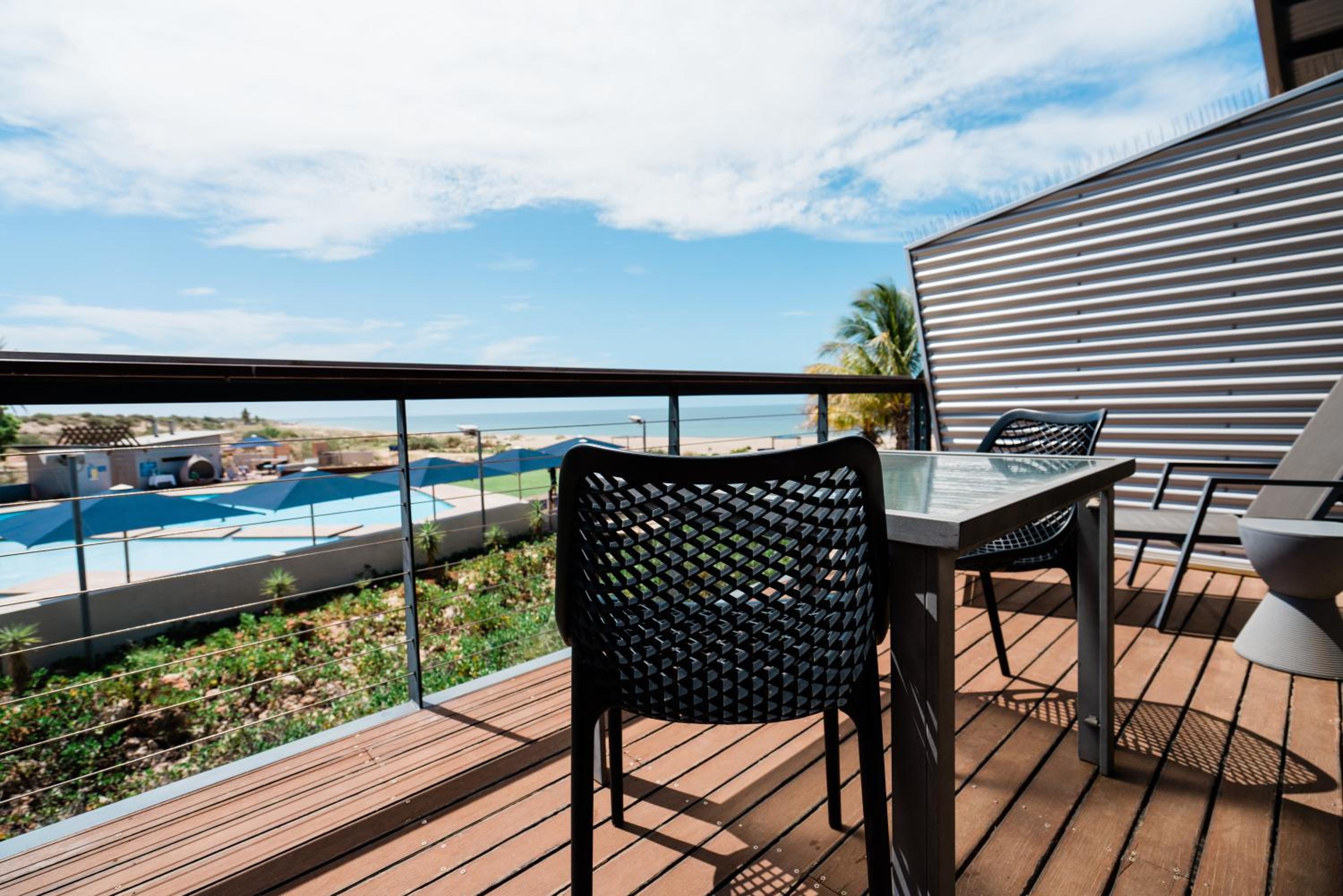 Superior Room with 1 King Bed and Ocean View photo 2