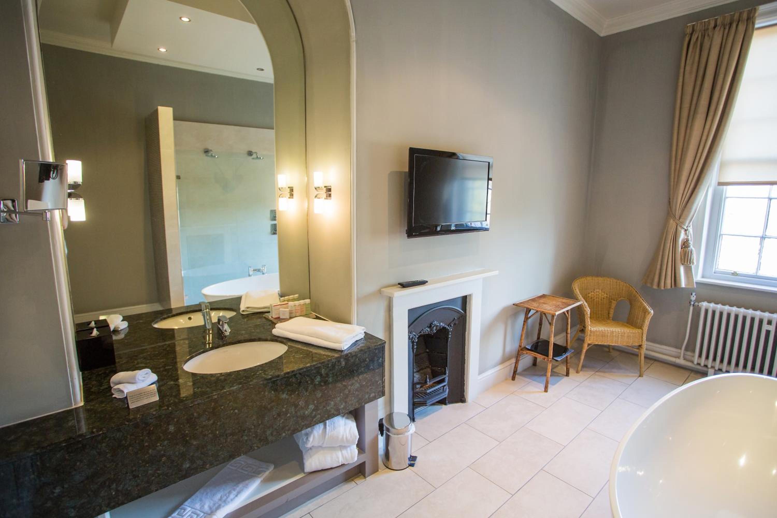 Suite - Cumberland - Photo 3