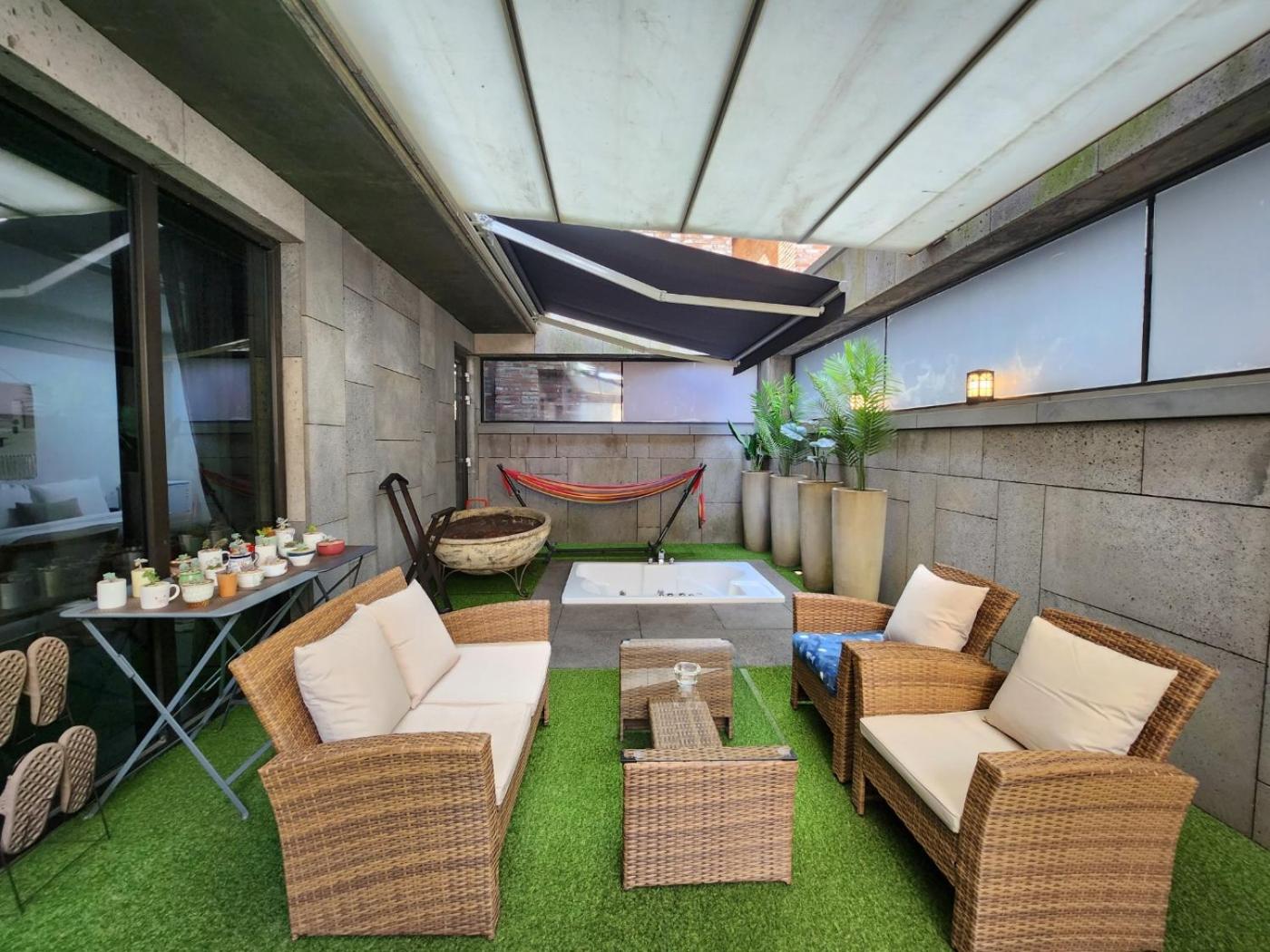 Garden Room - Photo 2