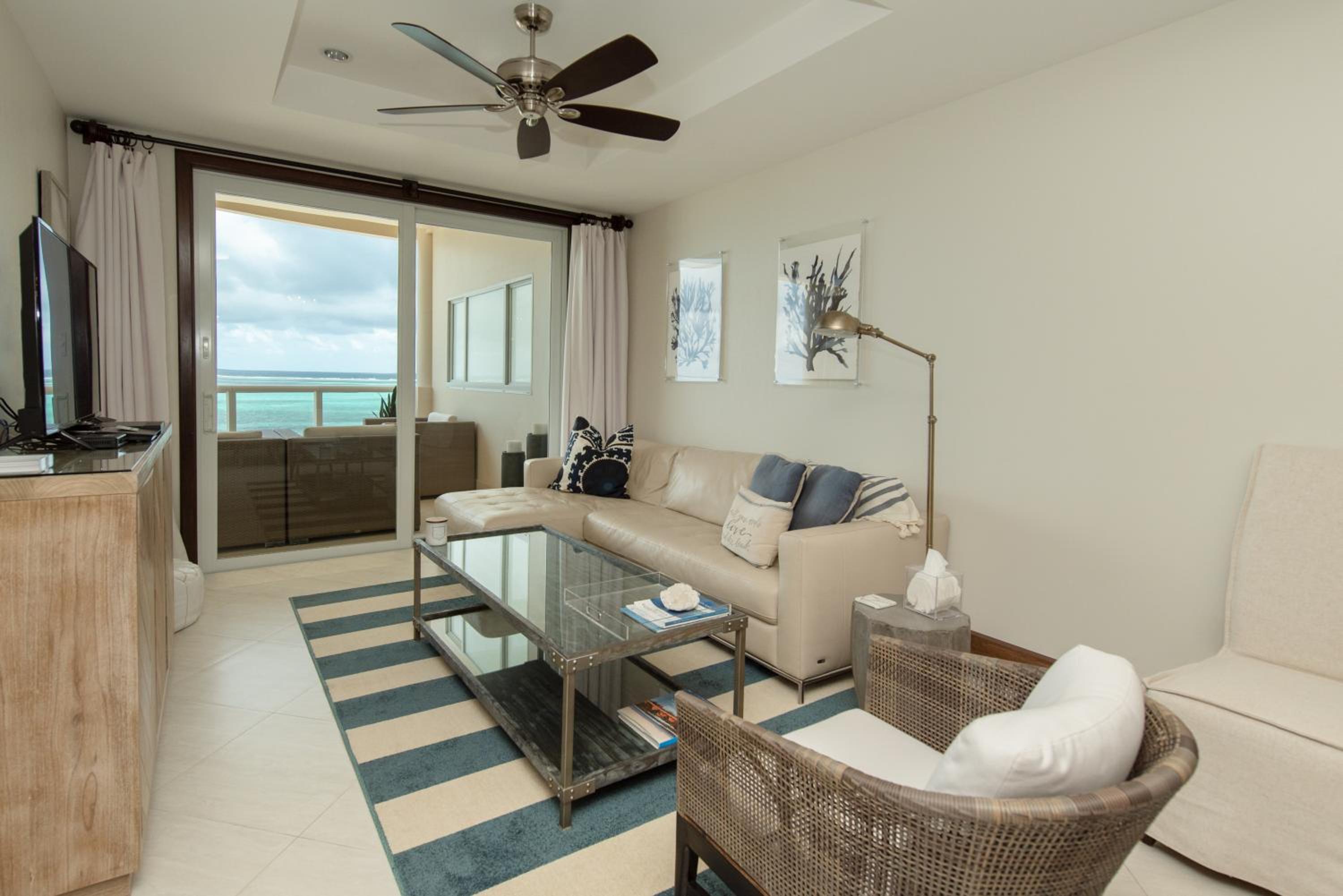 One-Bedroom Ocean Front Deluxe photo 2