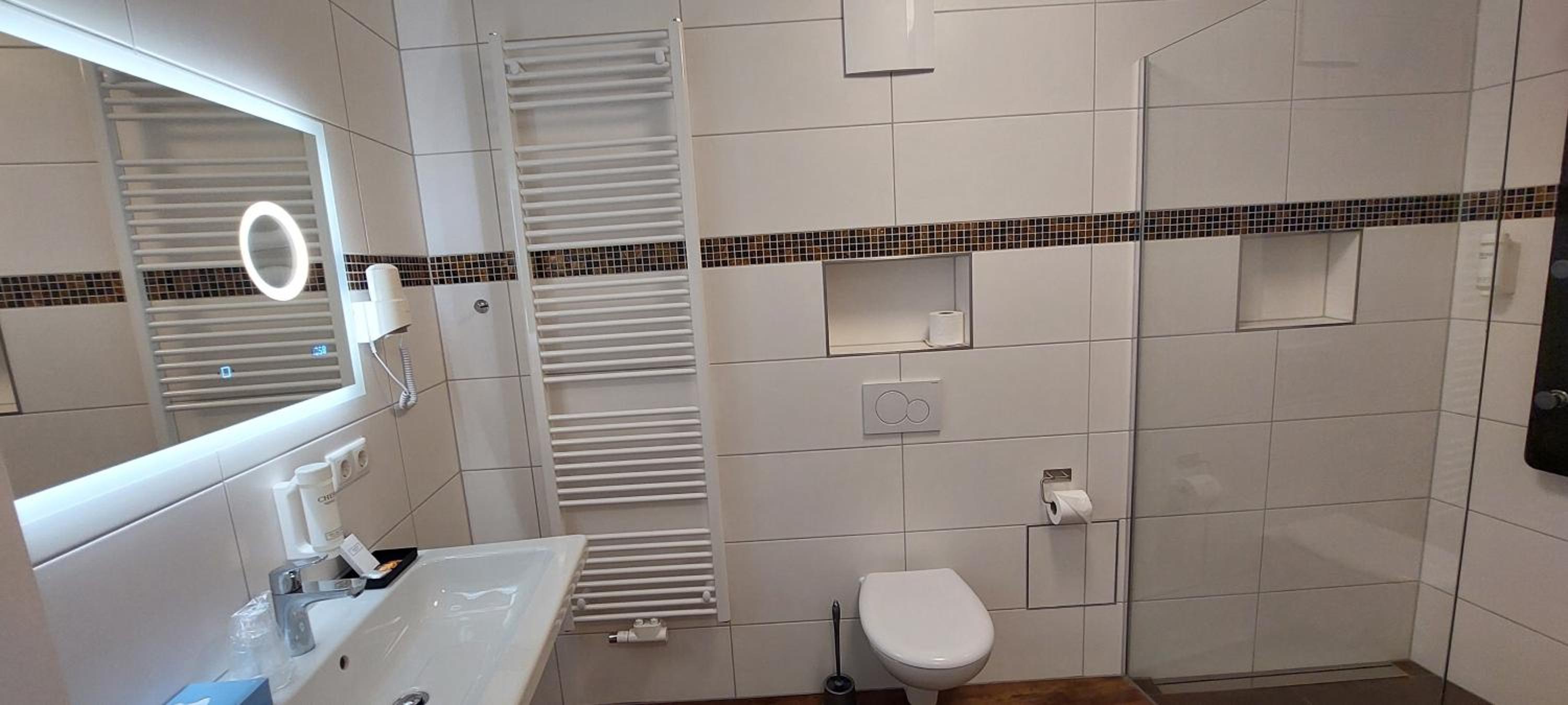 Deluxe Single Room thumbnail 6