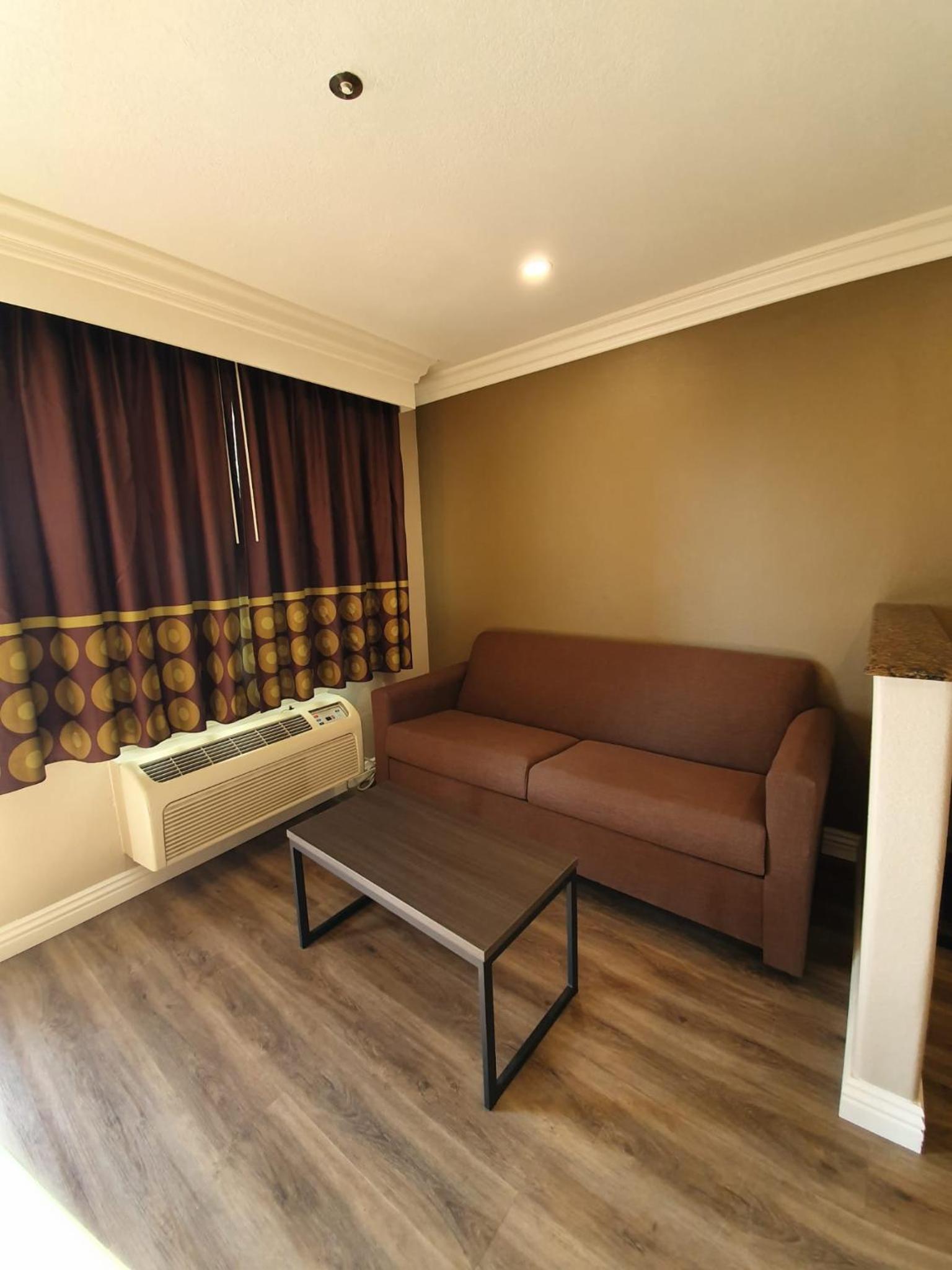 King Studio Suite - Non-Smoking - Photo 1