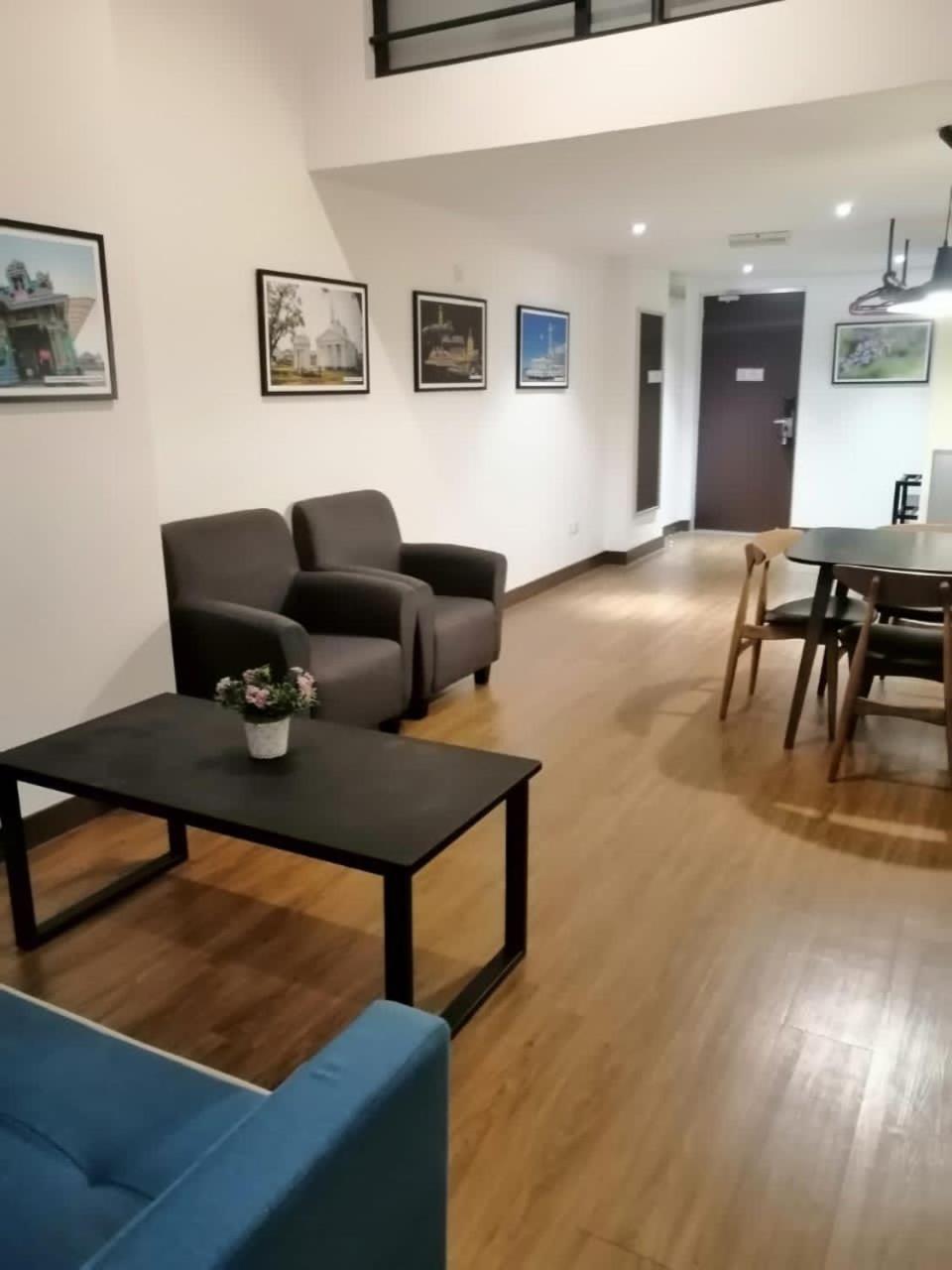Family Quadruple Duplex Studio - Photo 1