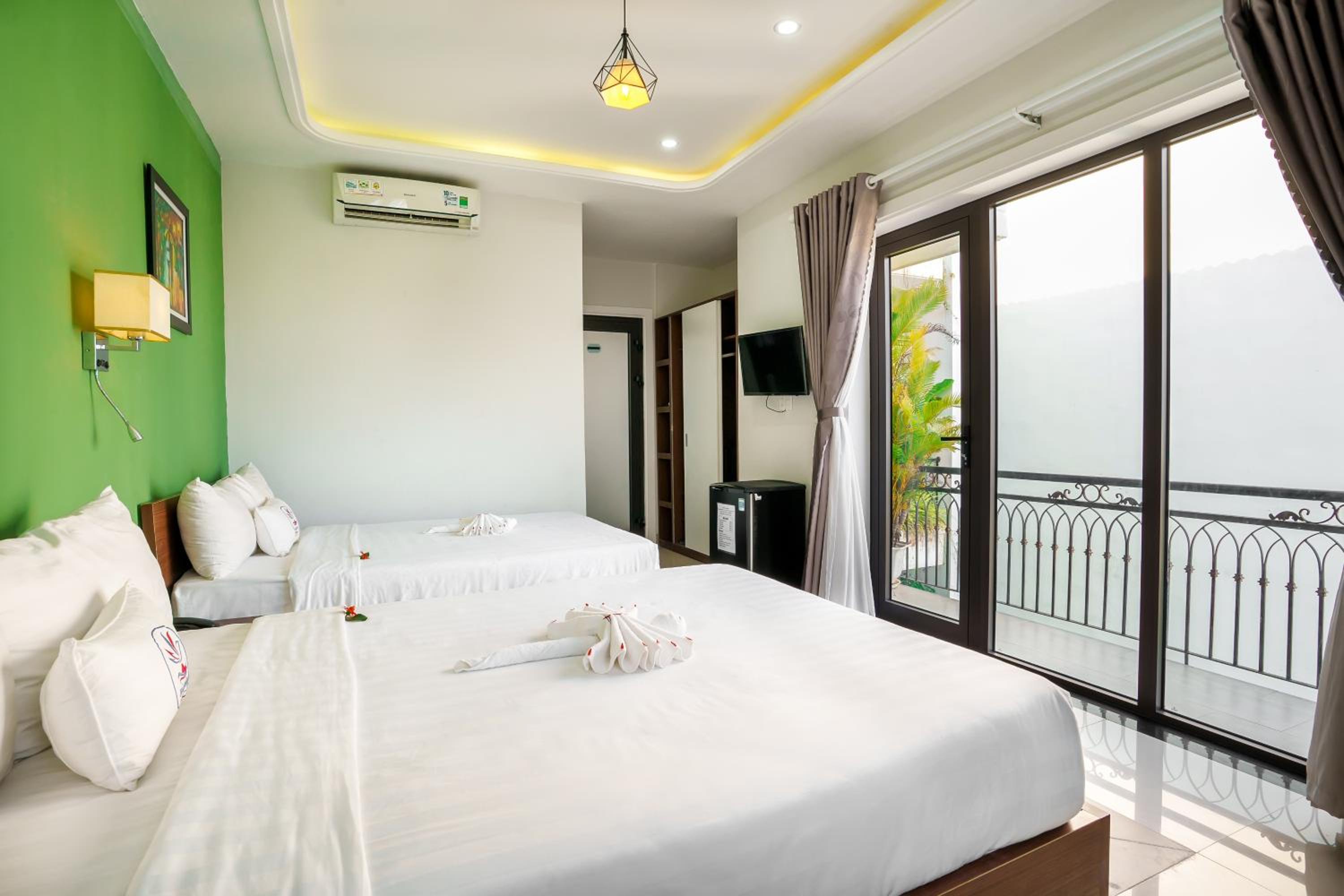 Family Room with Balcony - Photo 7