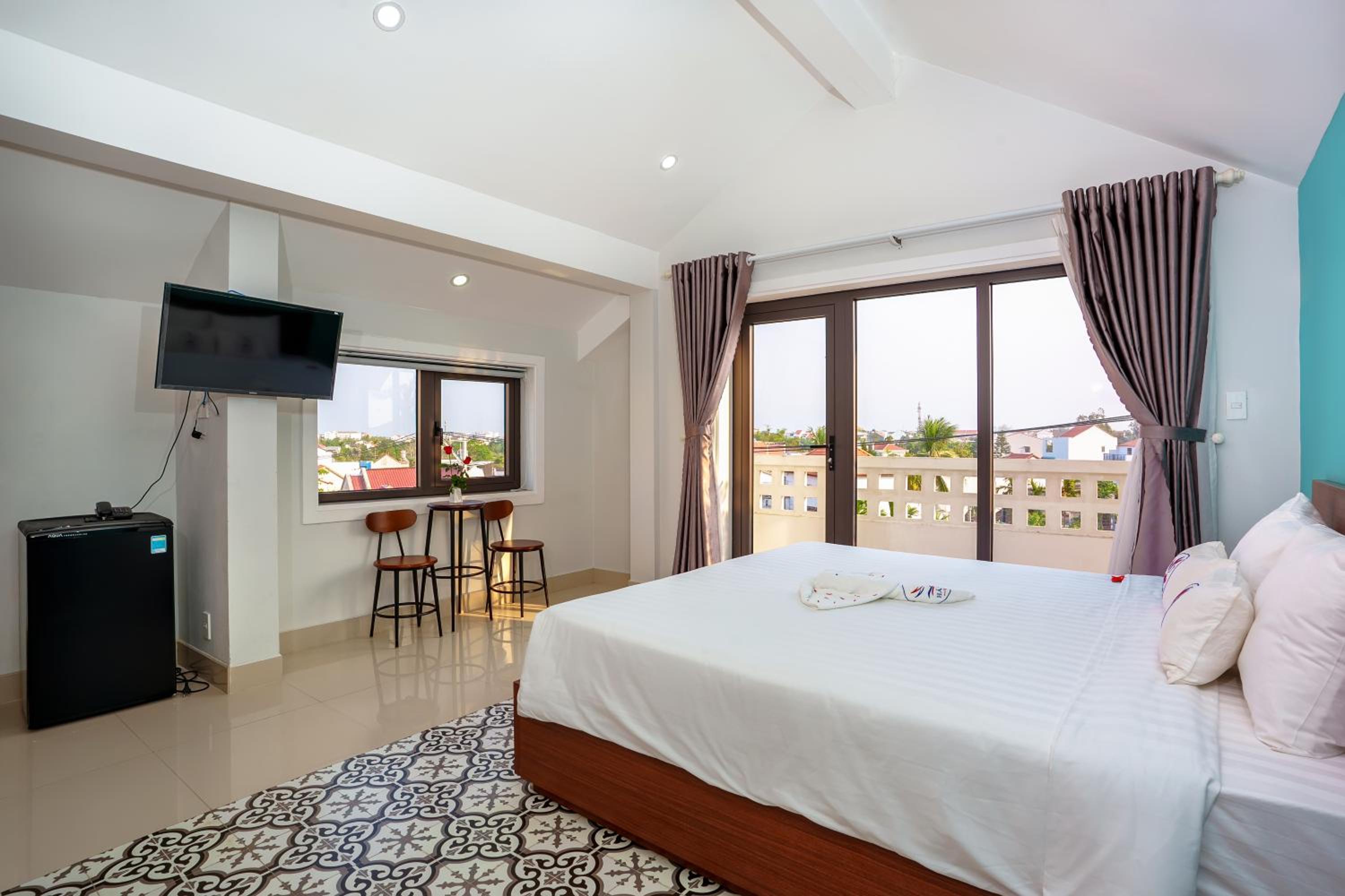 Deluxe Double Room with Balcony - Photo 1