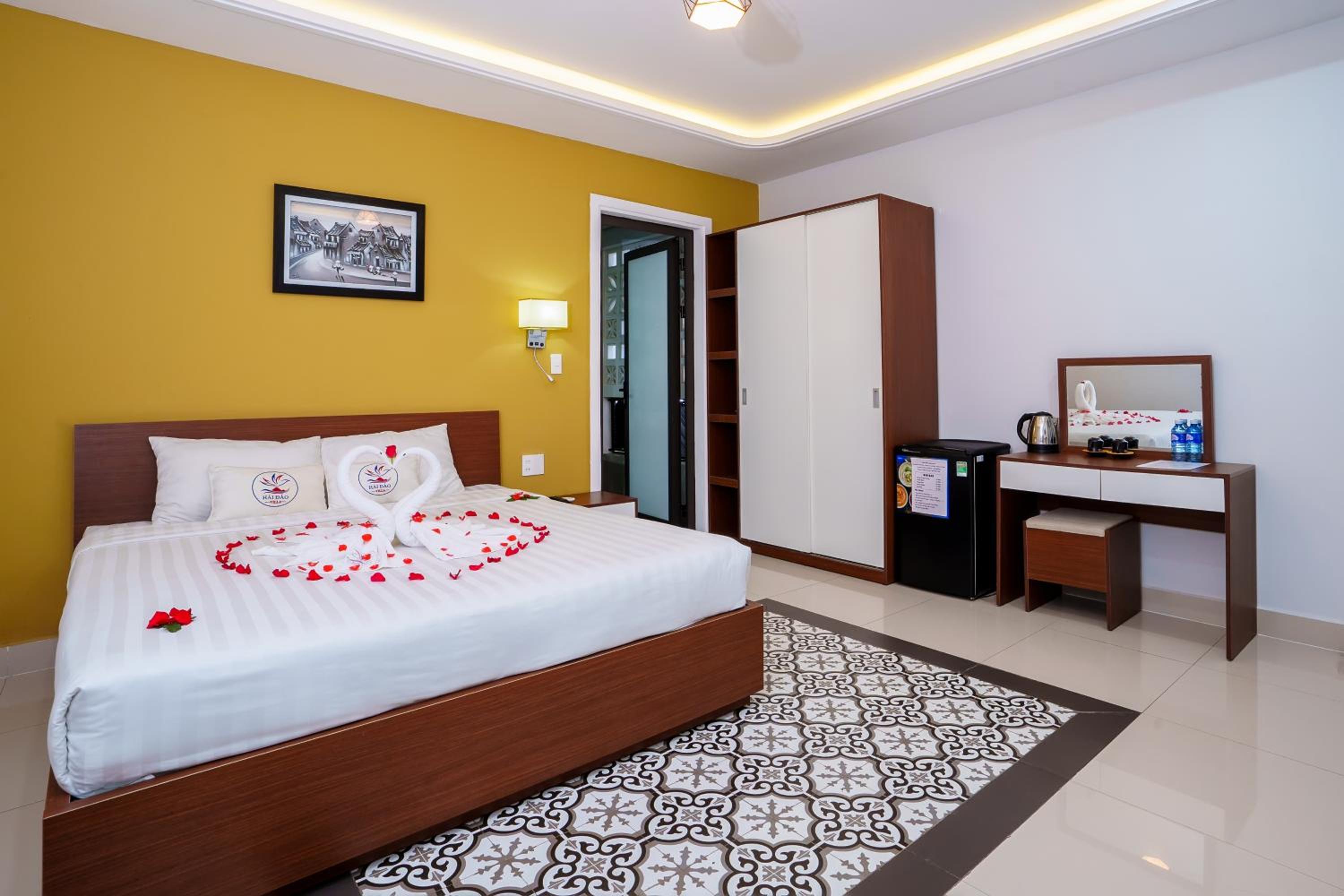 Deluxe Double Room with Balcony - Photo 5