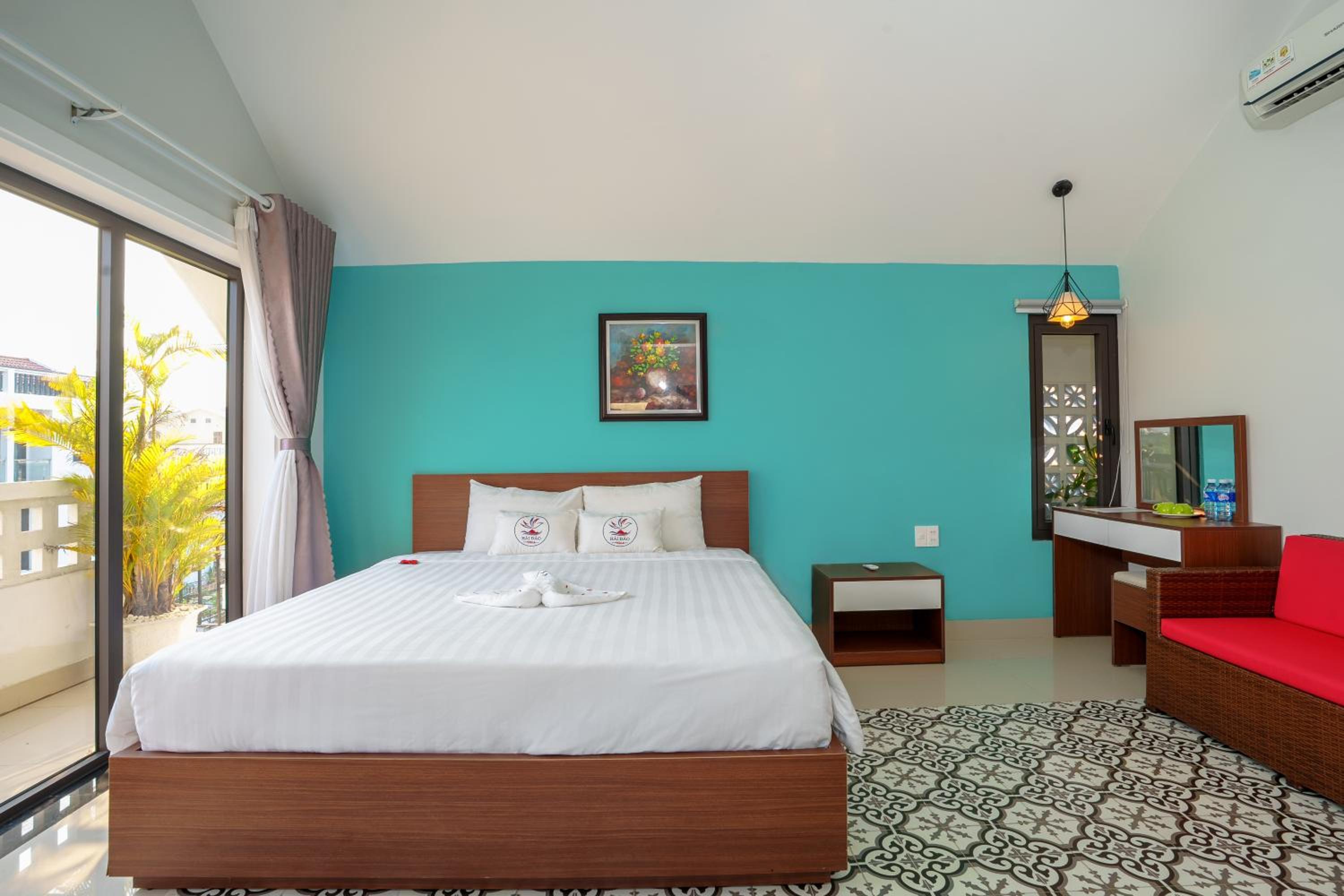 Deluxe Double Room with Balcony - Photo 4