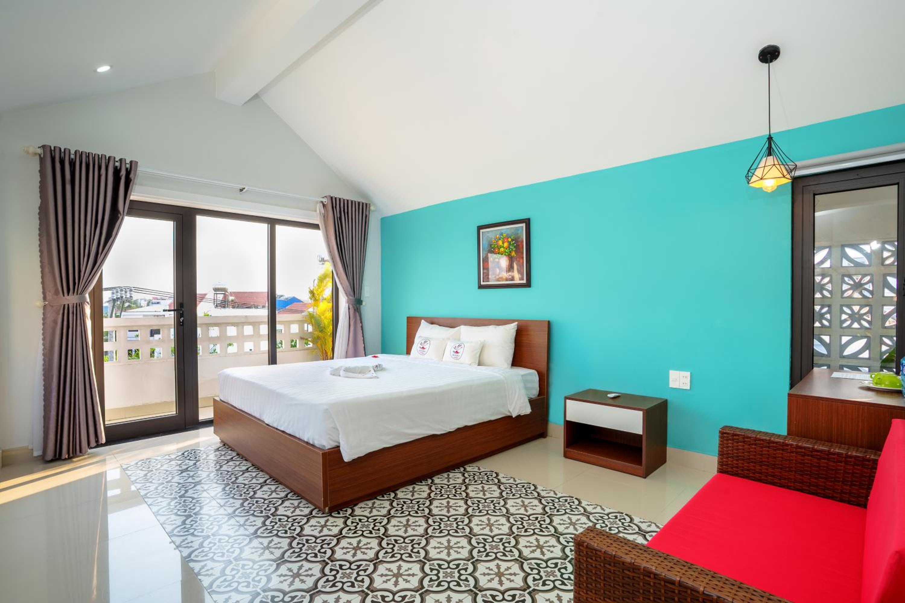 Deluxe Double Room with Balcony - Photo 15