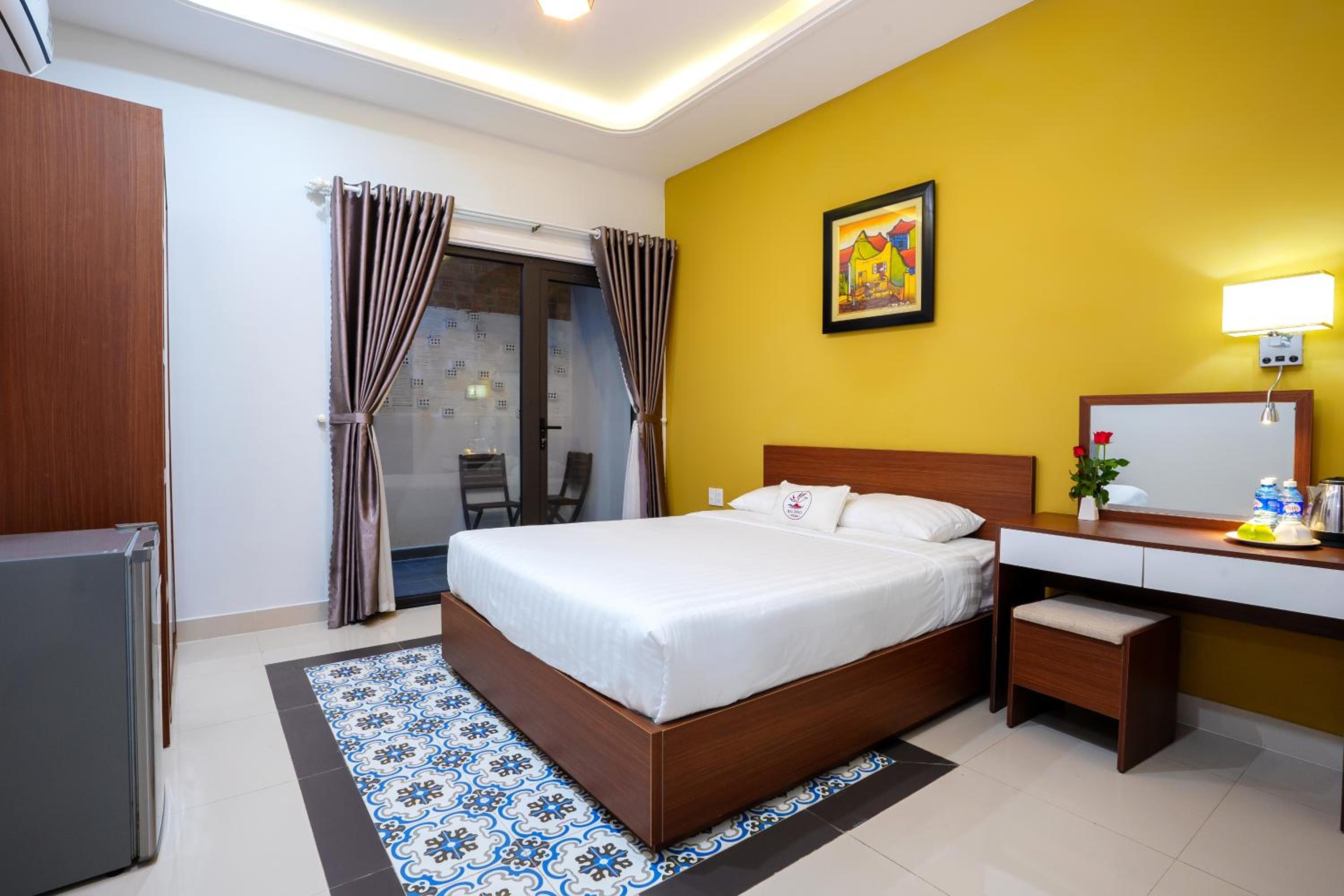 Deluxe Double Room with Balcony - Photo 2