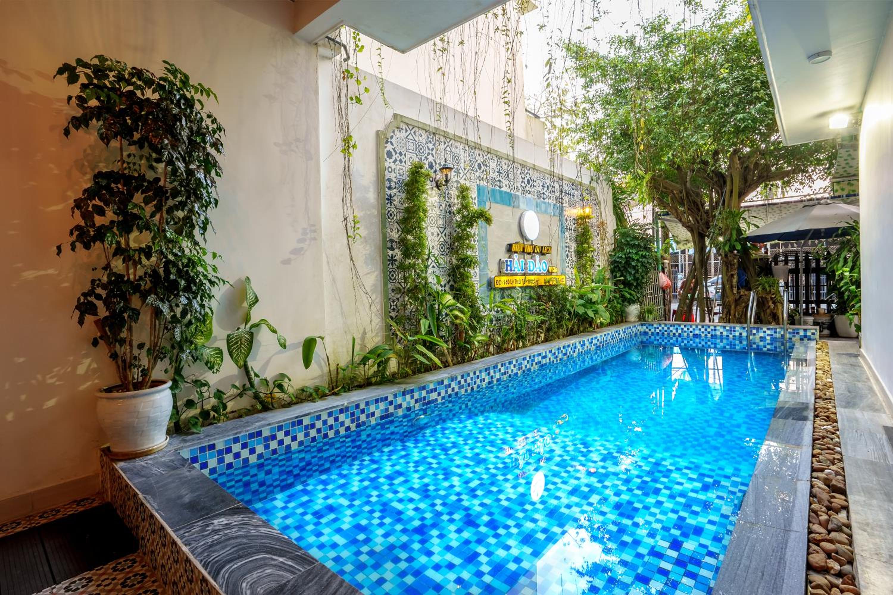 Deluxe Double Room with Balcony - Photo 16