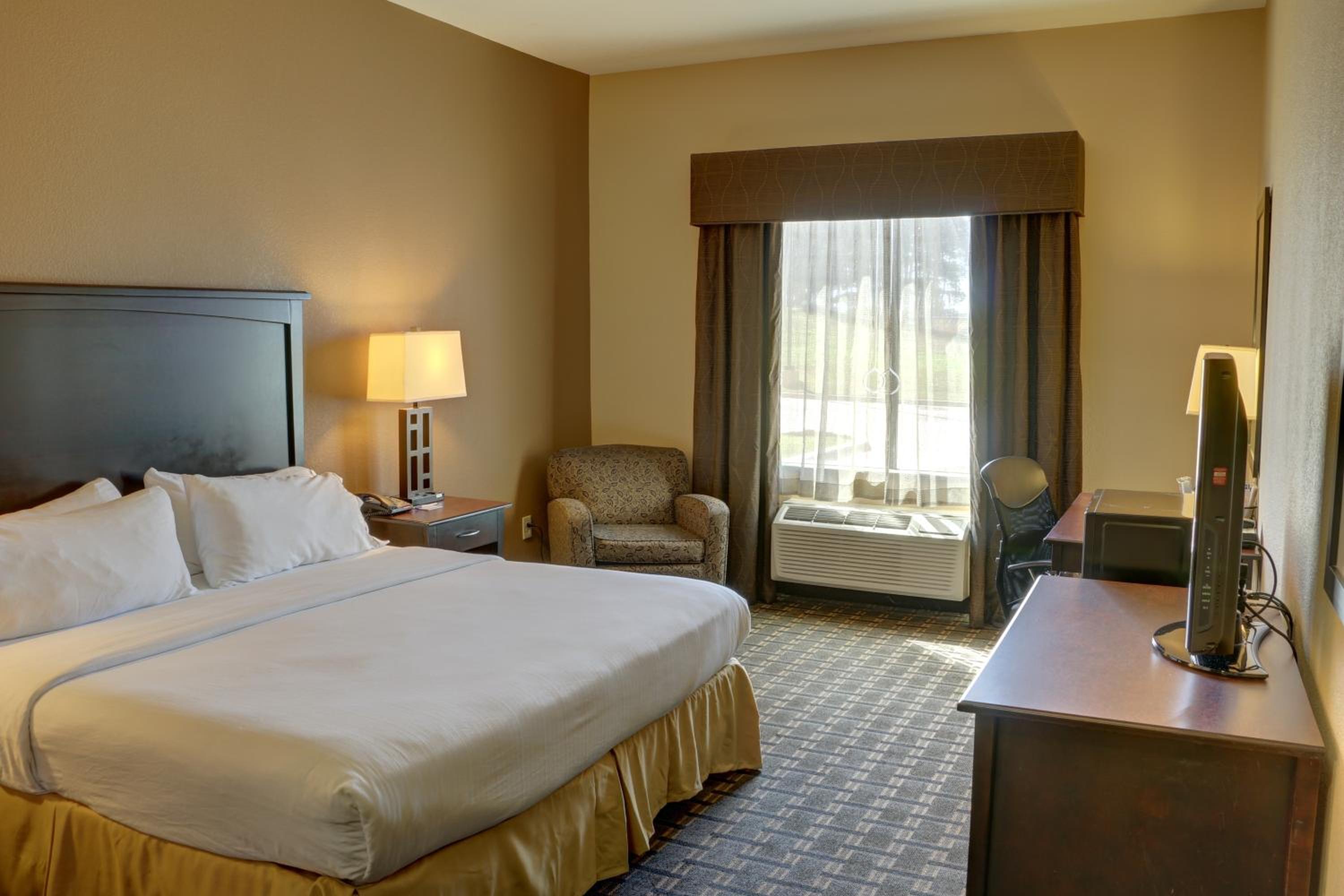 Standard King Room - Photo 3