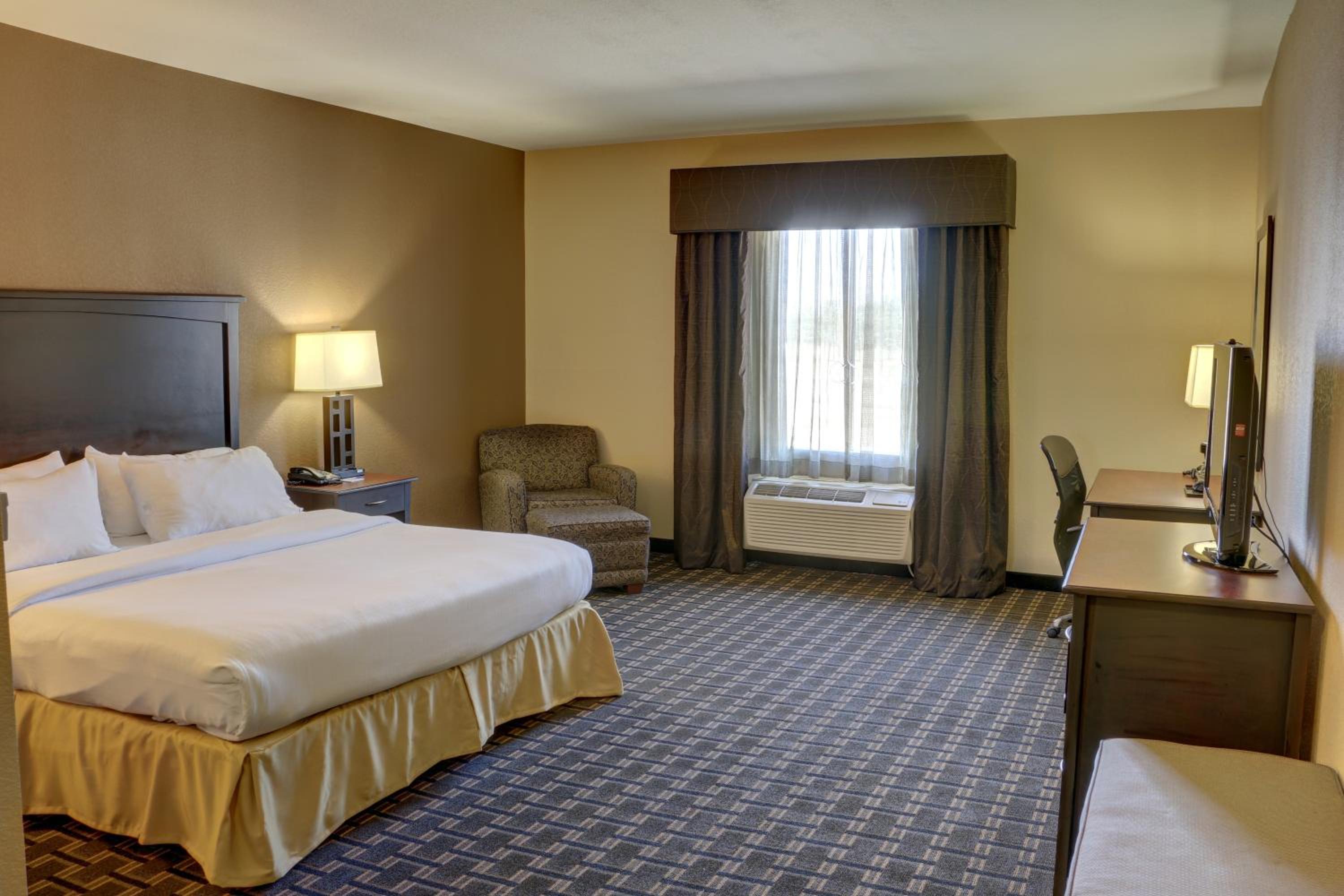 Standard King Room - Photo 4