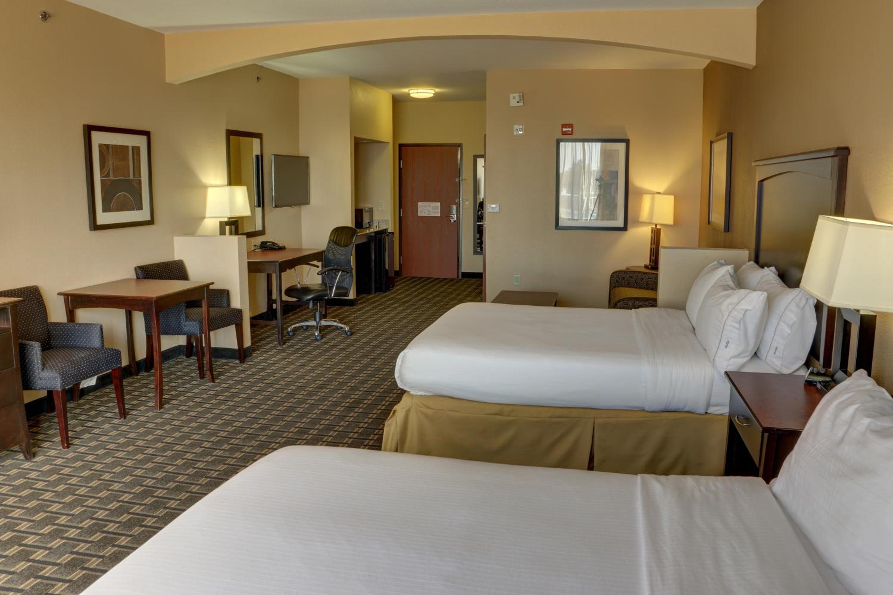 Queen Suite with Two Queen Beds and Sofa Bed - Photo 1