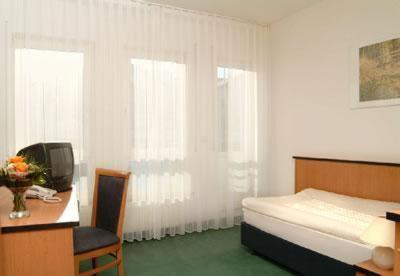 Single Room photo 2