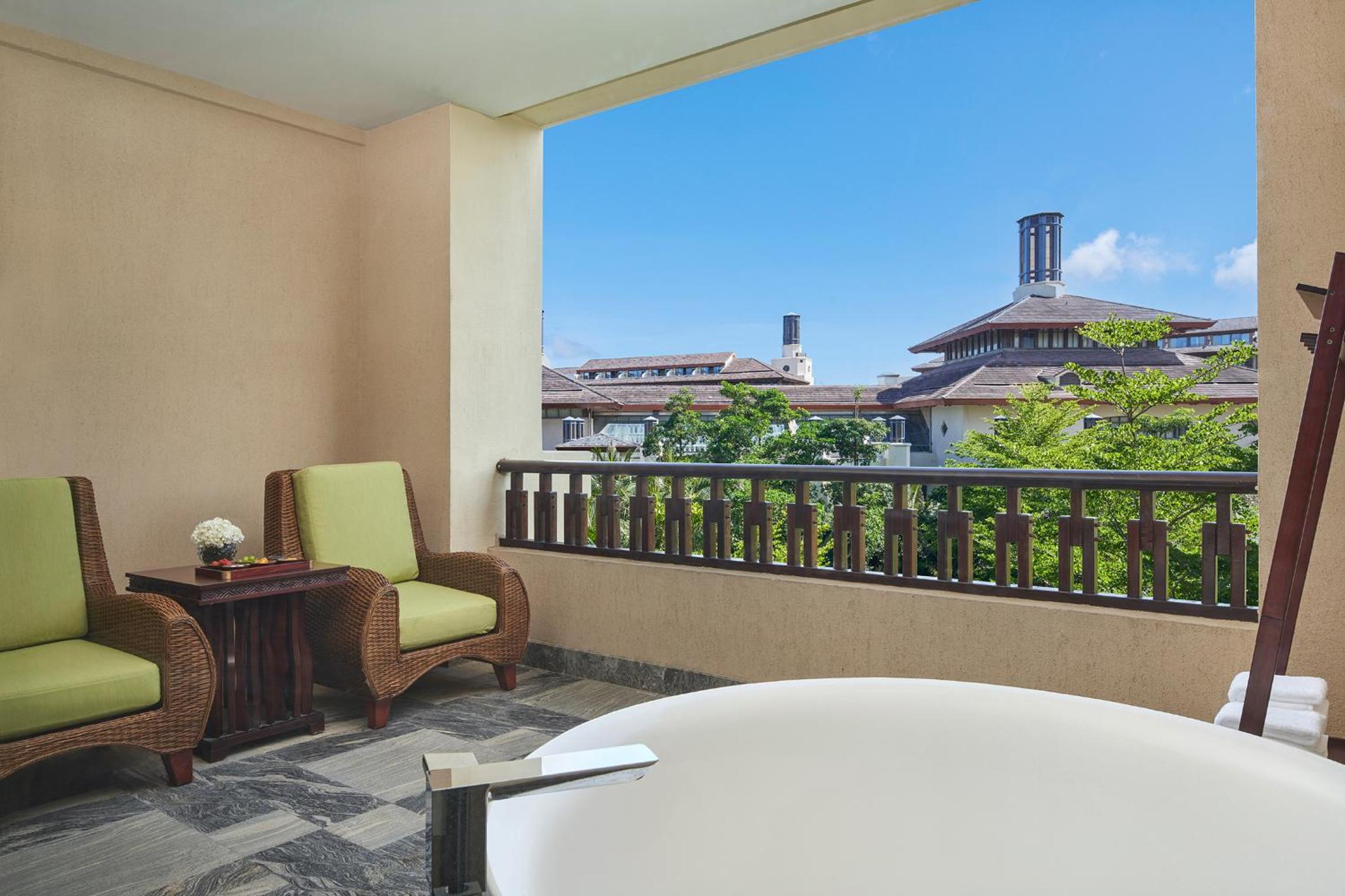 Fairmont Gold Room, Lounge Access, 1 King Bed Garden View photo 2