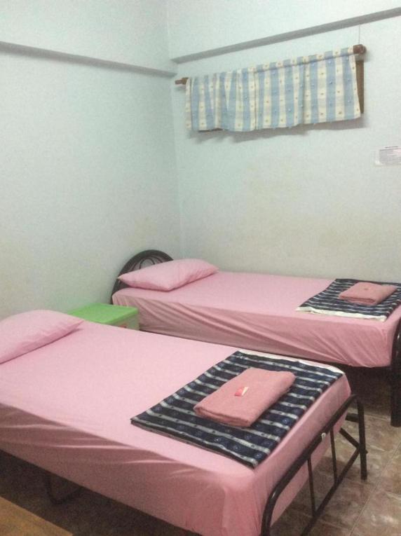 Standard Twin Room with Fan - Photo 1