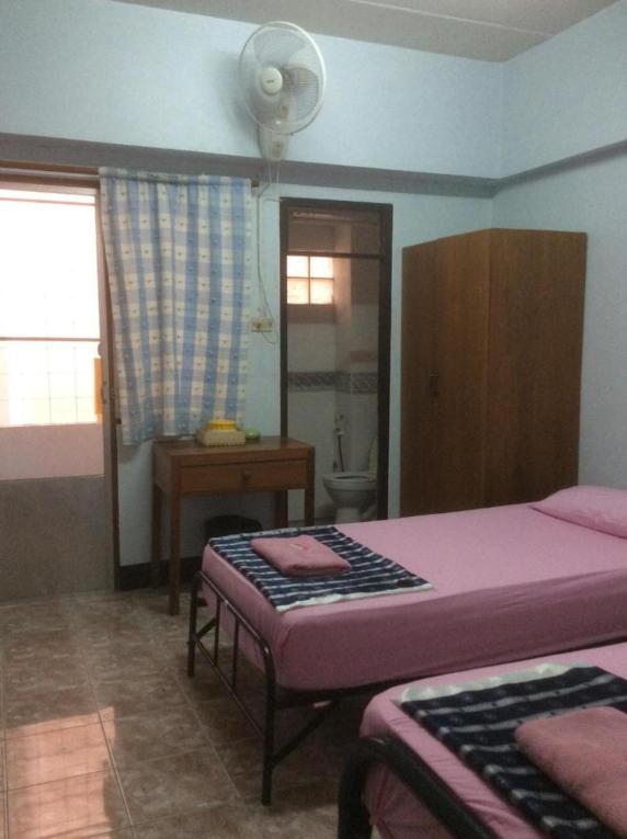 Standard Twin Room with Fan - Photo 3