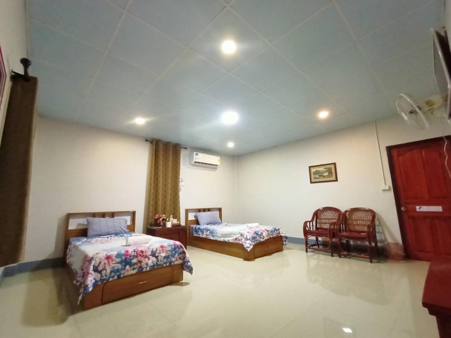 Twin Room with Private Bathroom photo 1