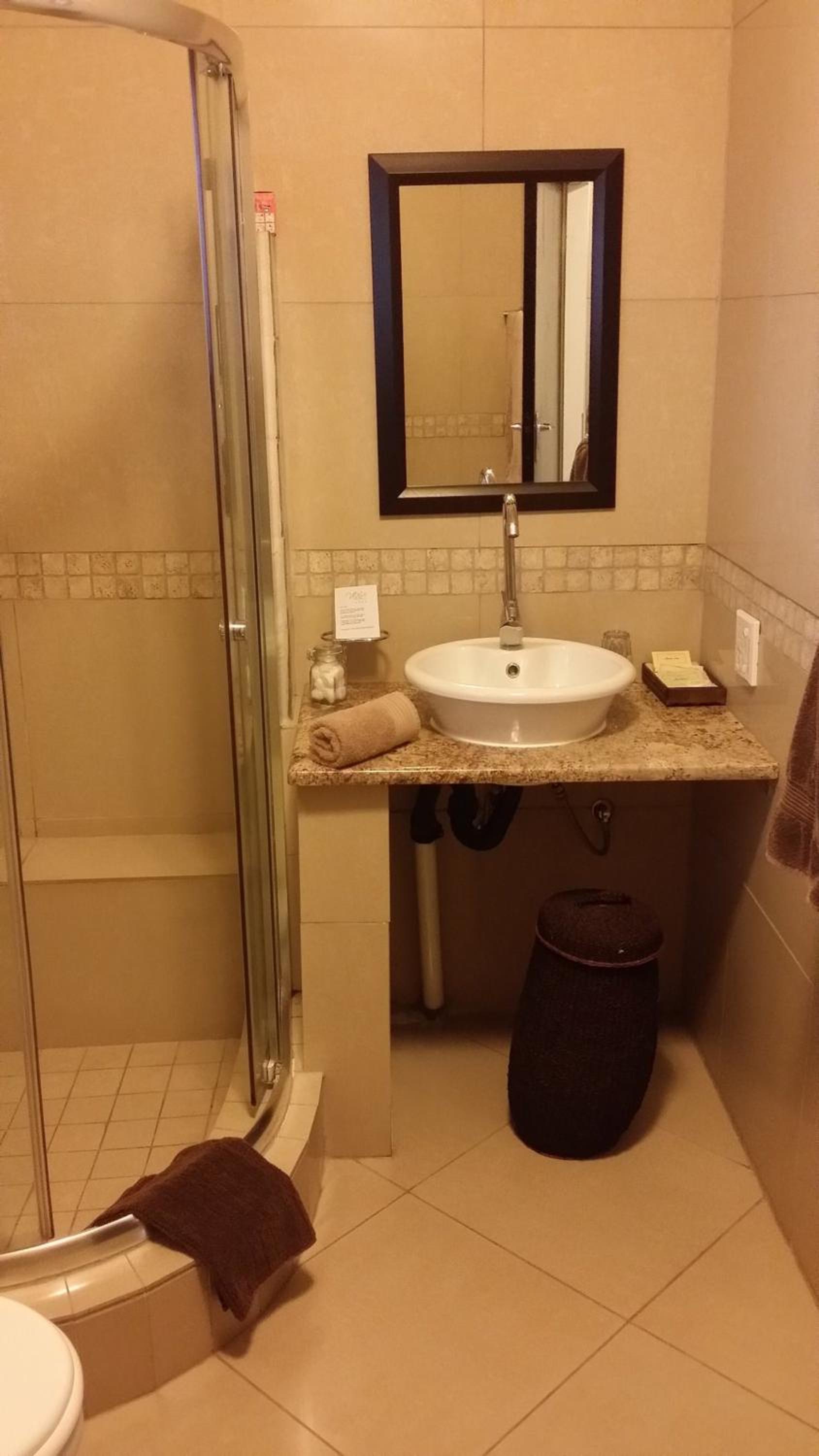 Standard Suite - Photo 2