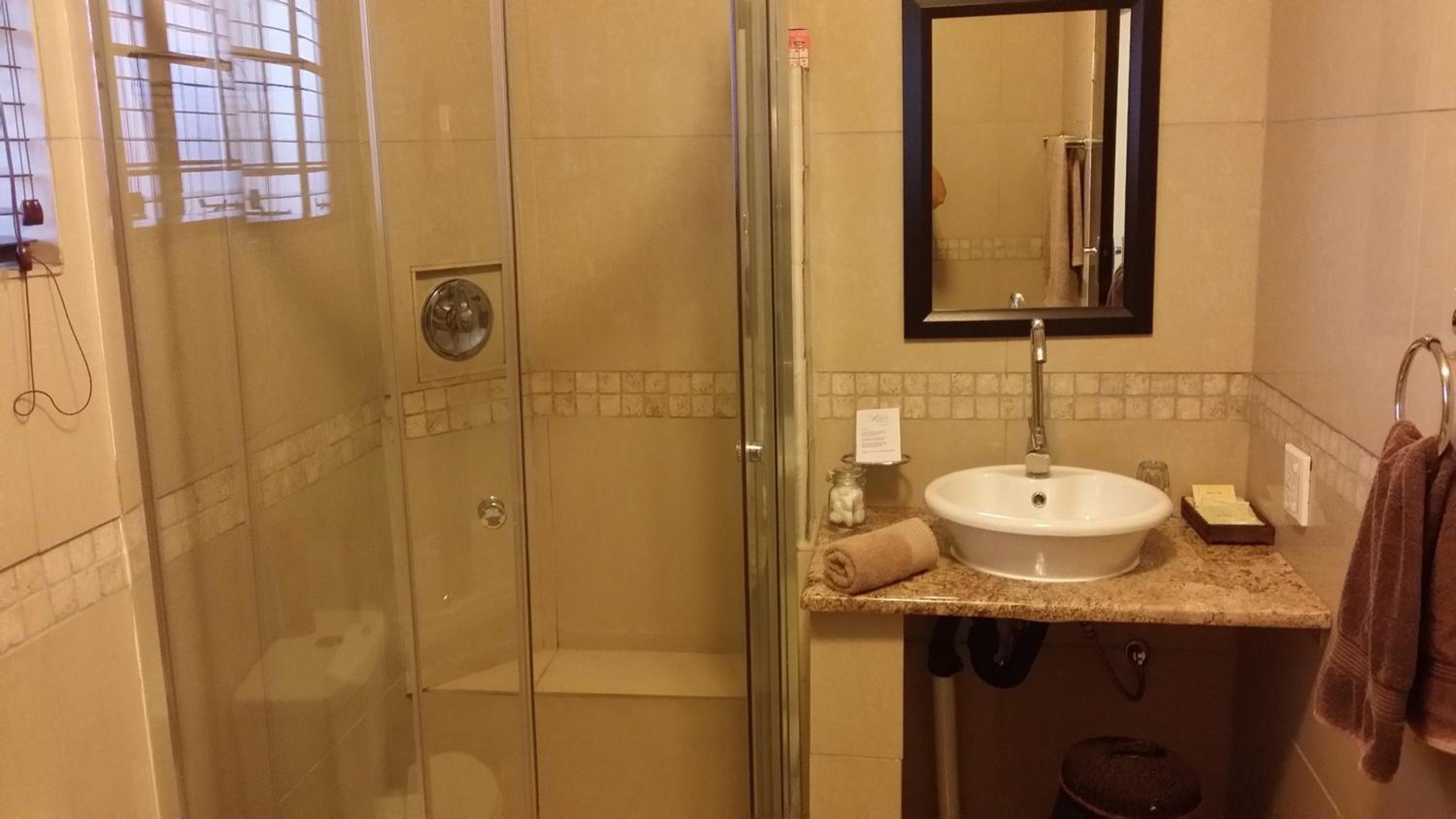 Family Suite (3 Adults) - Photo 4