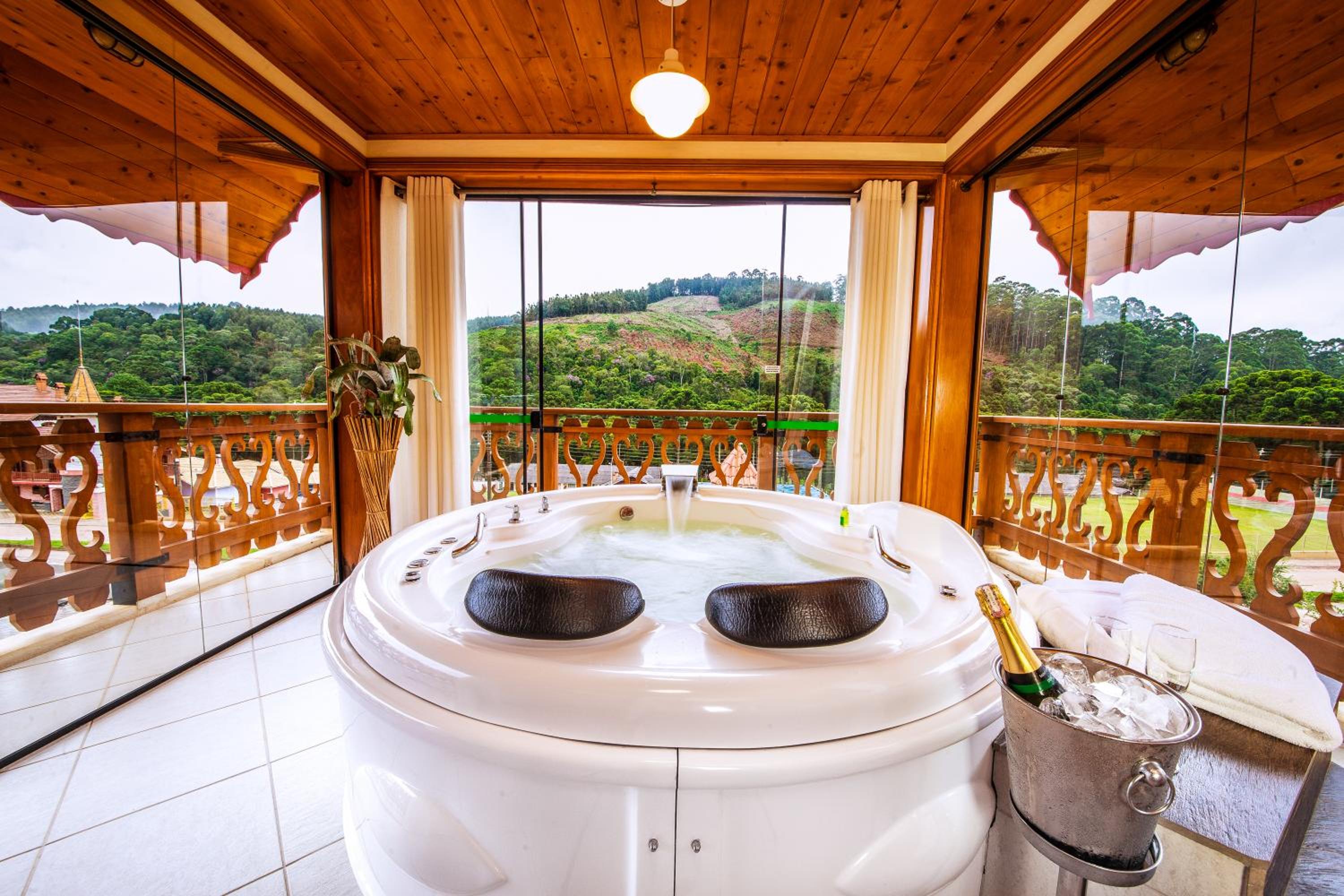 Junior Suite with Hot Tub photo 2