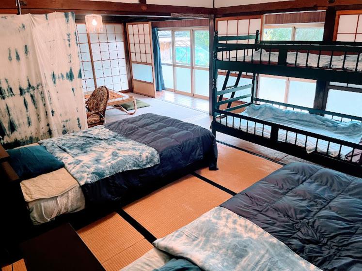 Quadruple Room with Shared Bathroom photo 1