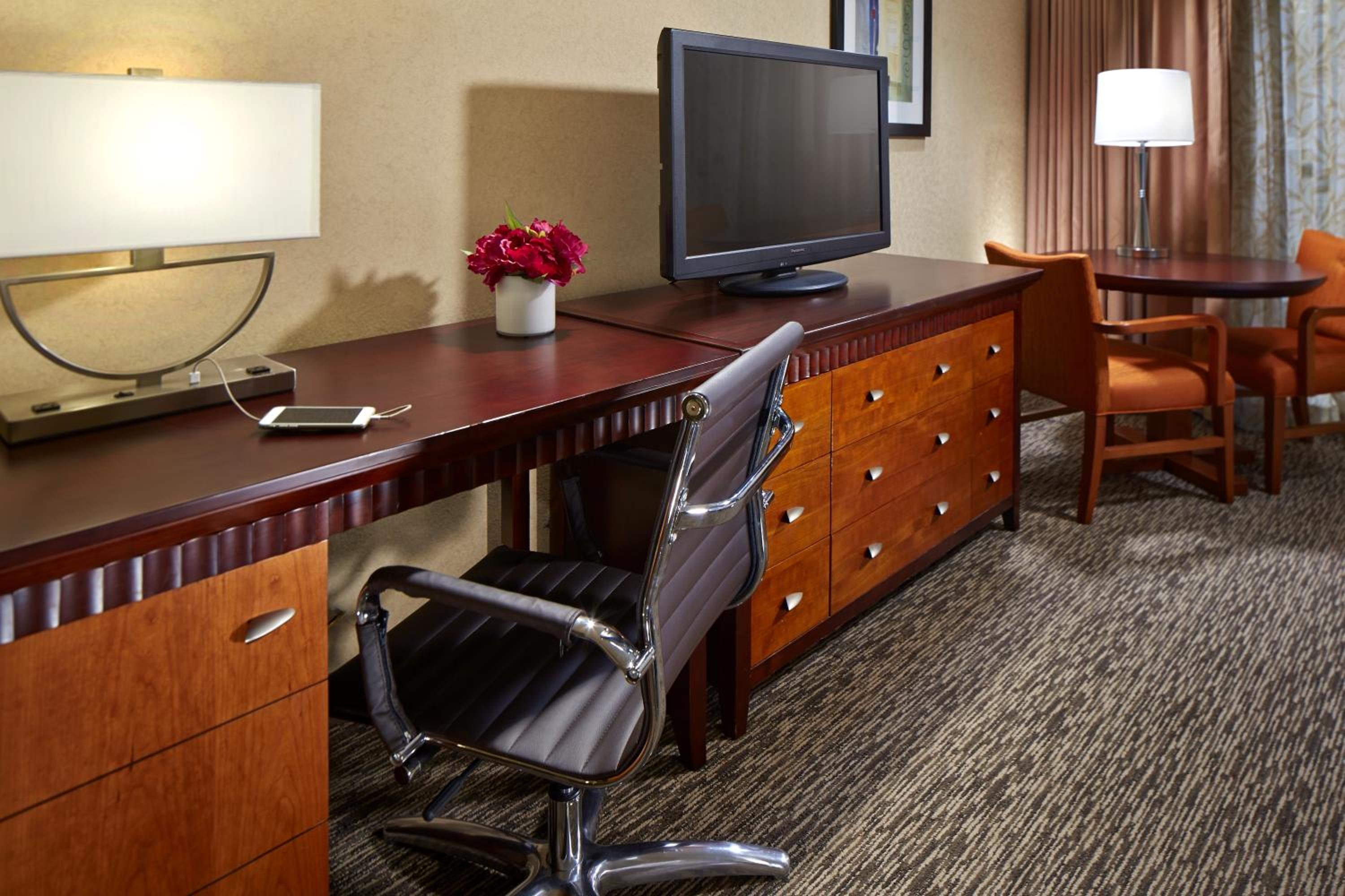 Deluxe Queen Room with Two Queen Beds - Photo 3
