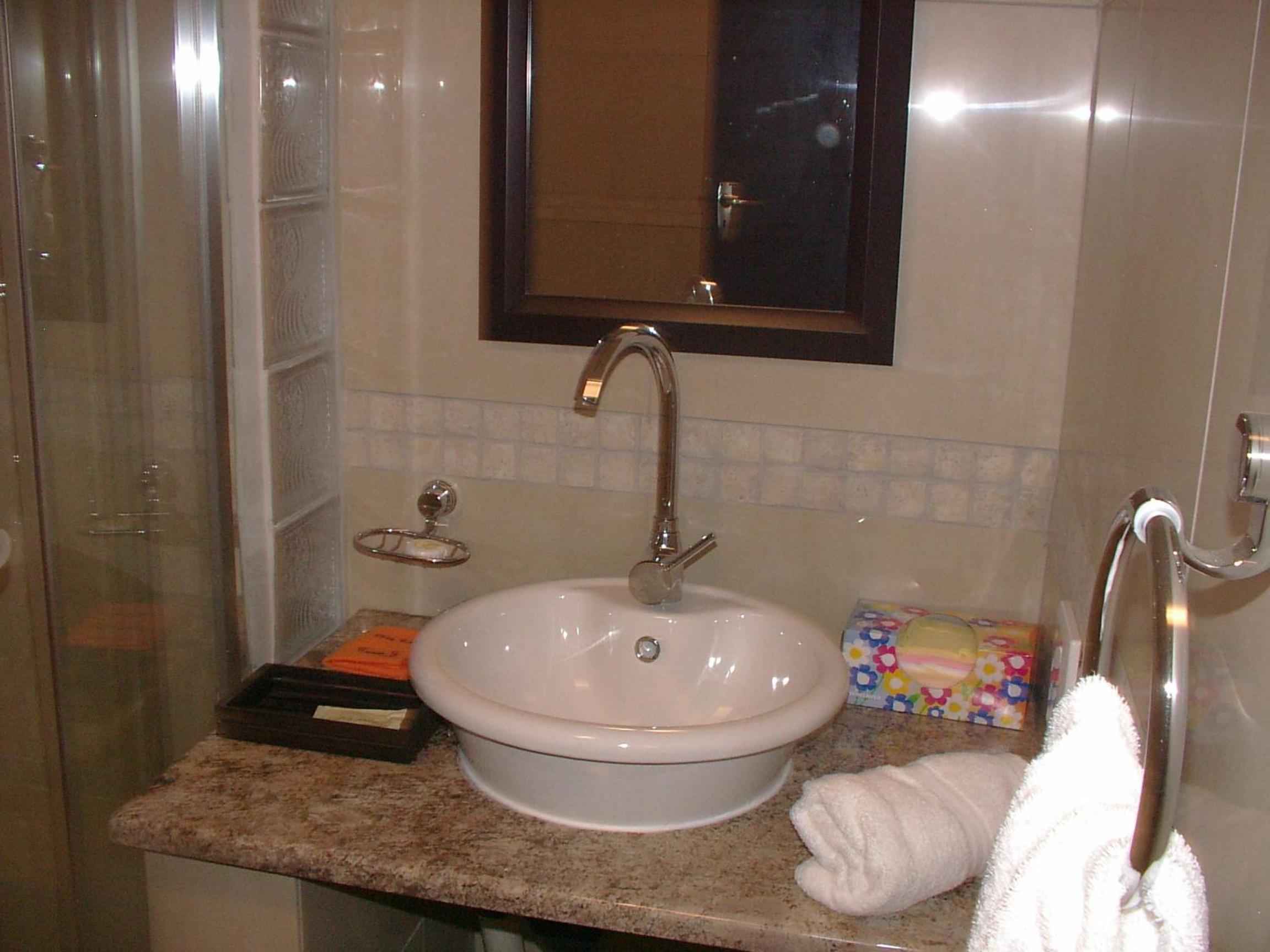 Family Suite (3 Adults) - Photo 3