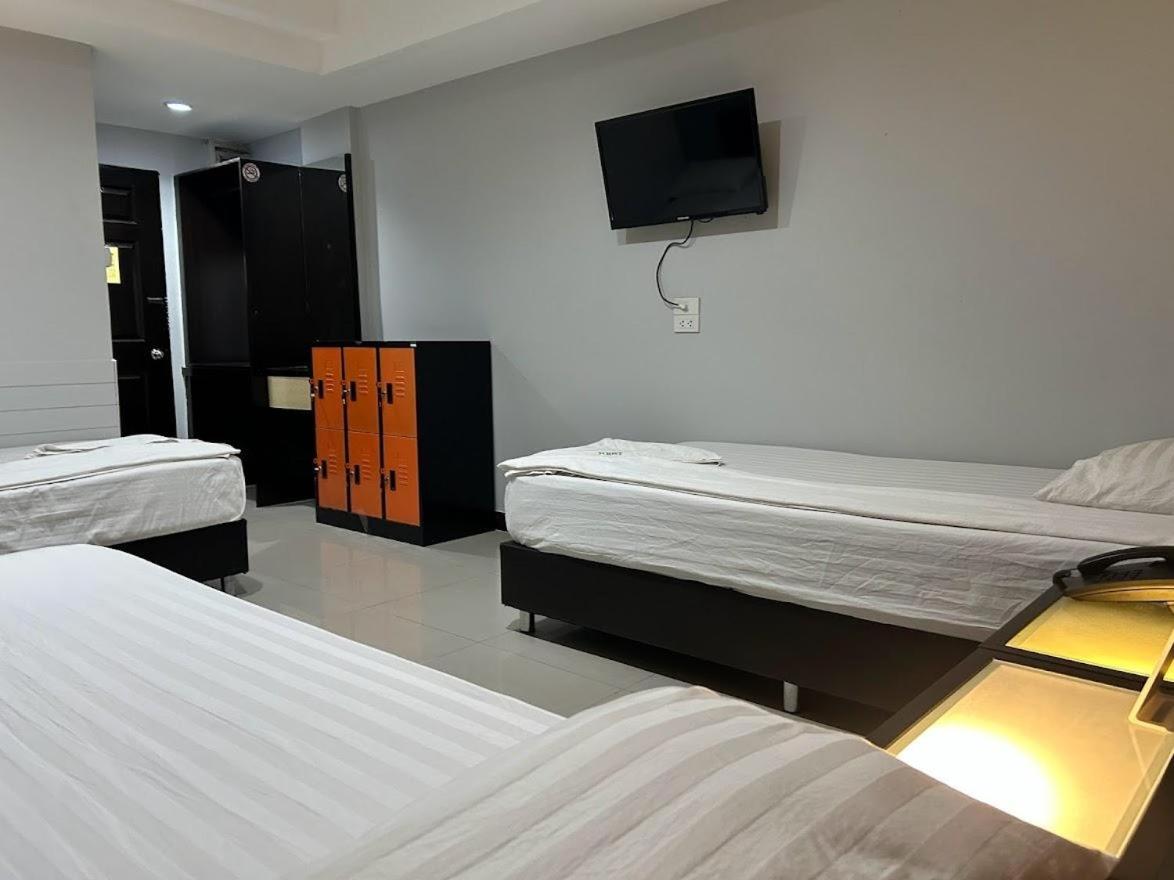Single Bed in Mixed Dormitory Room photo 1