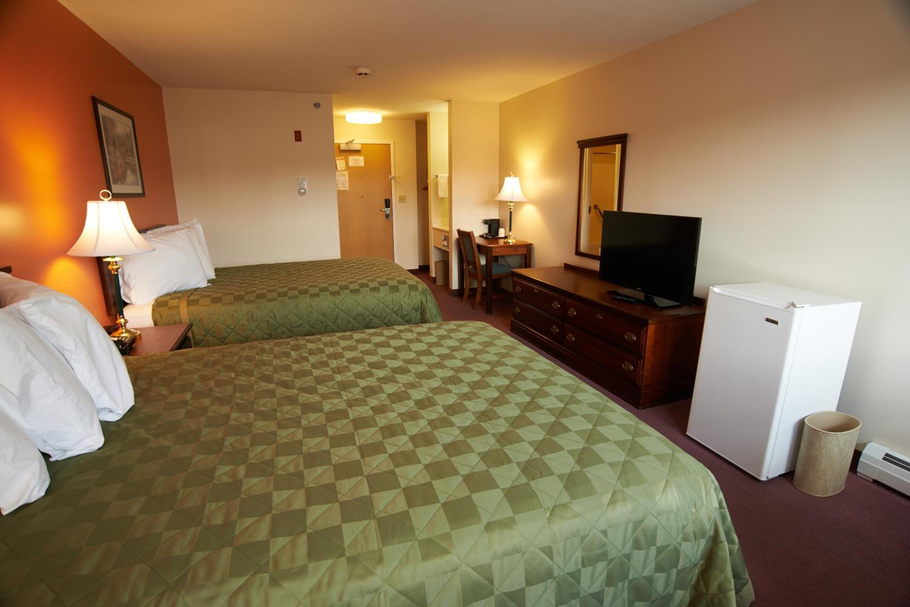 Queen Room with Two Queen Beds - Photo 1