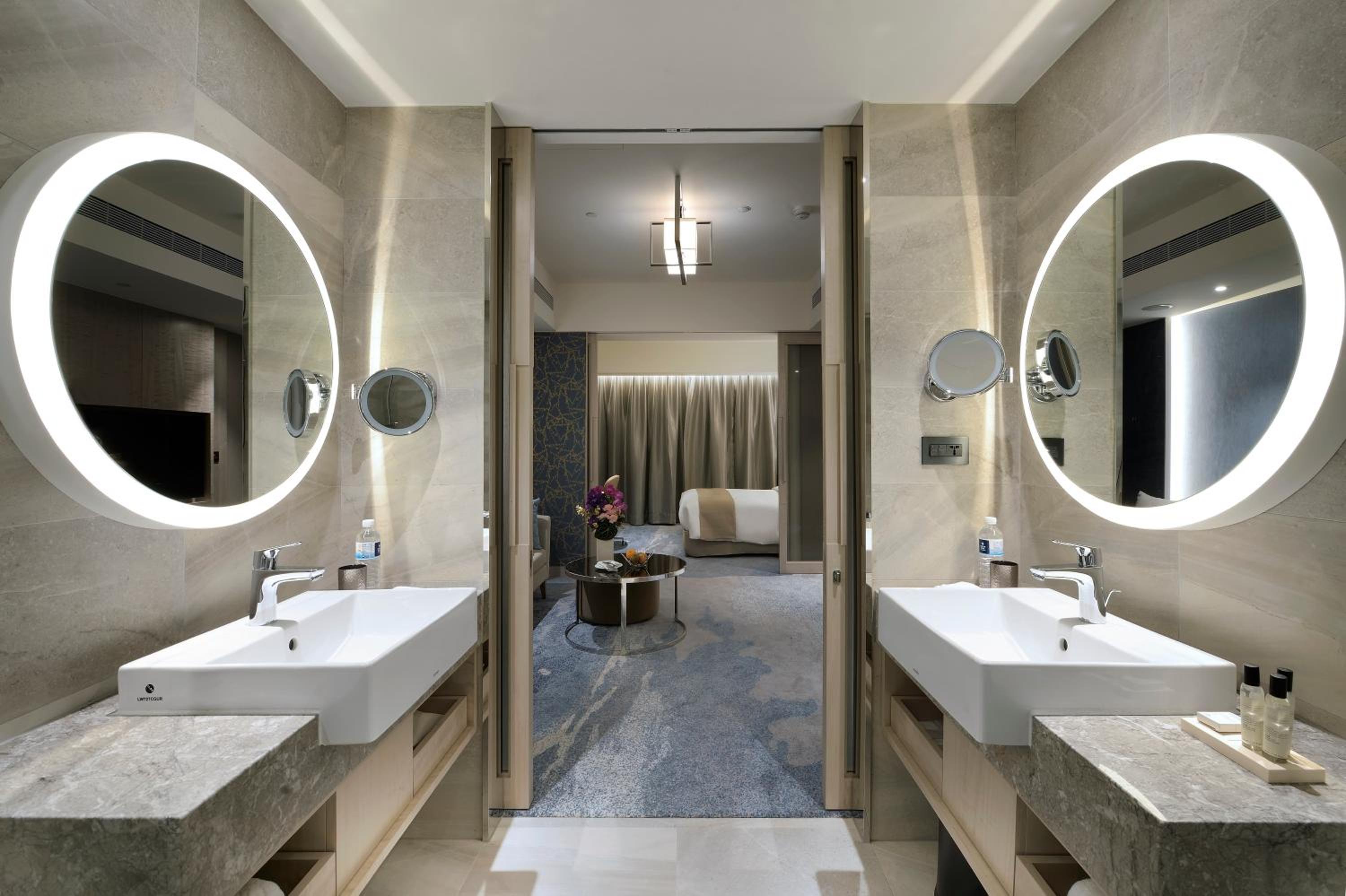 Deluxe Suite - Photo 2