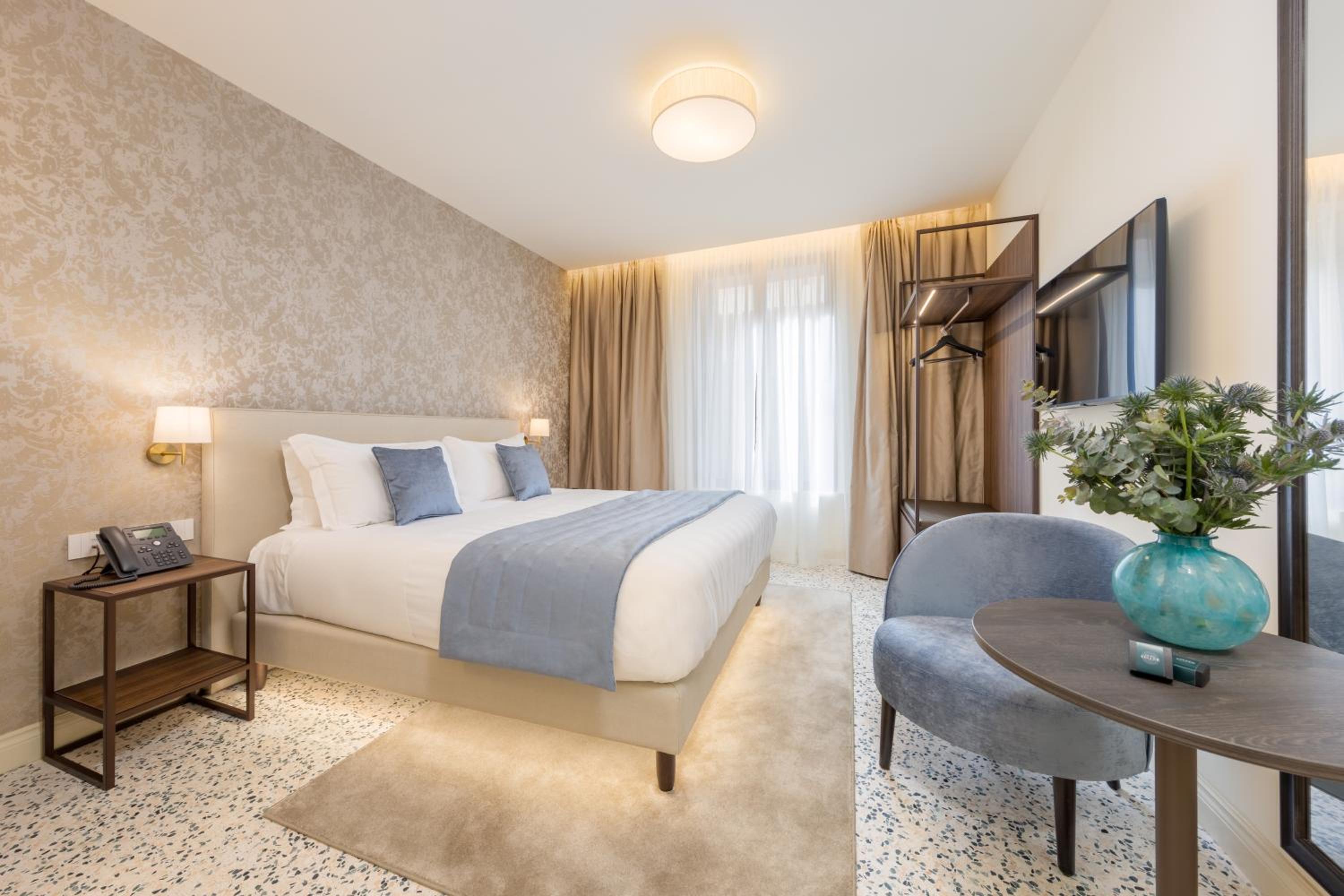 Deluxe Double or Twin Room