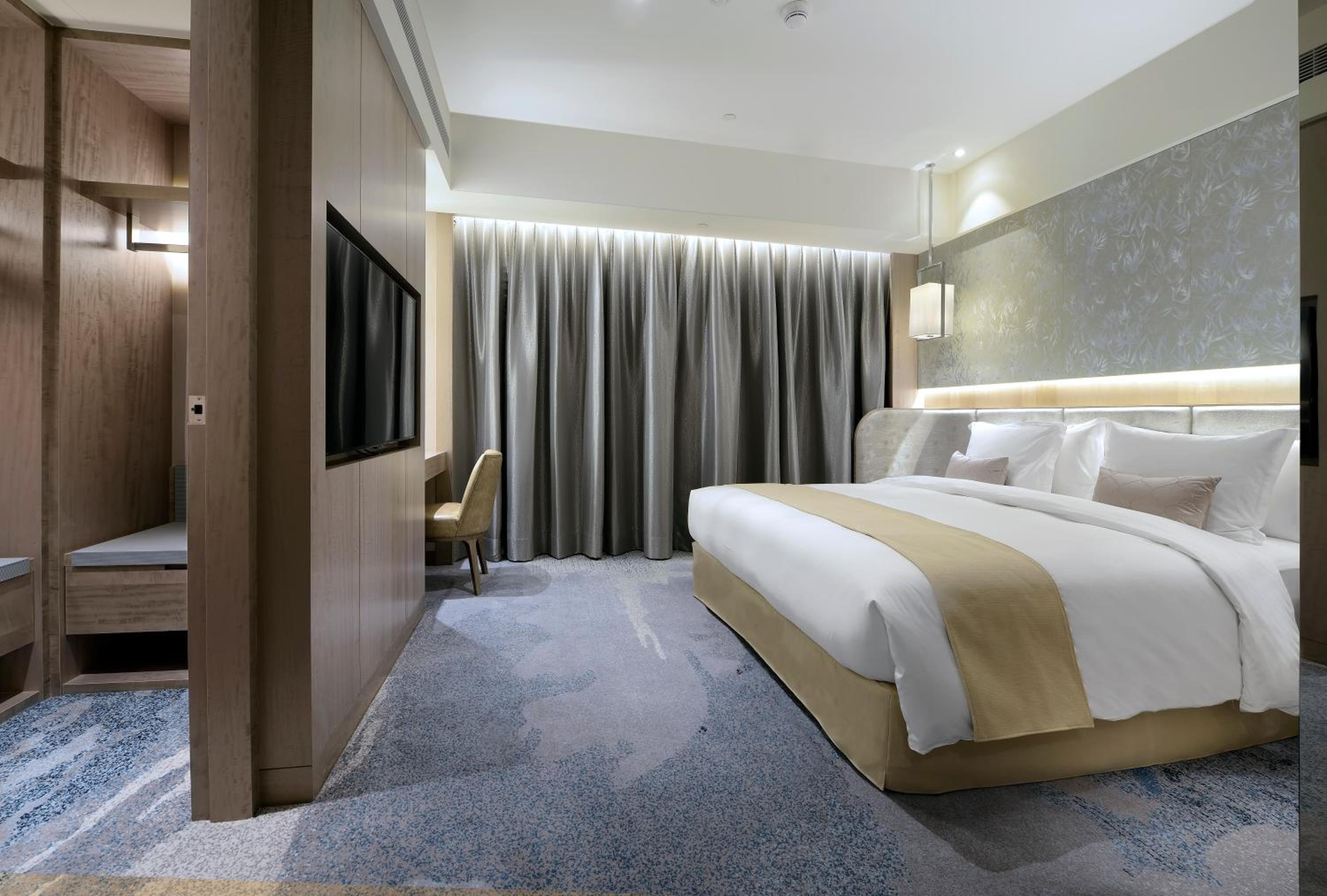 Superior Suite - Photo 2