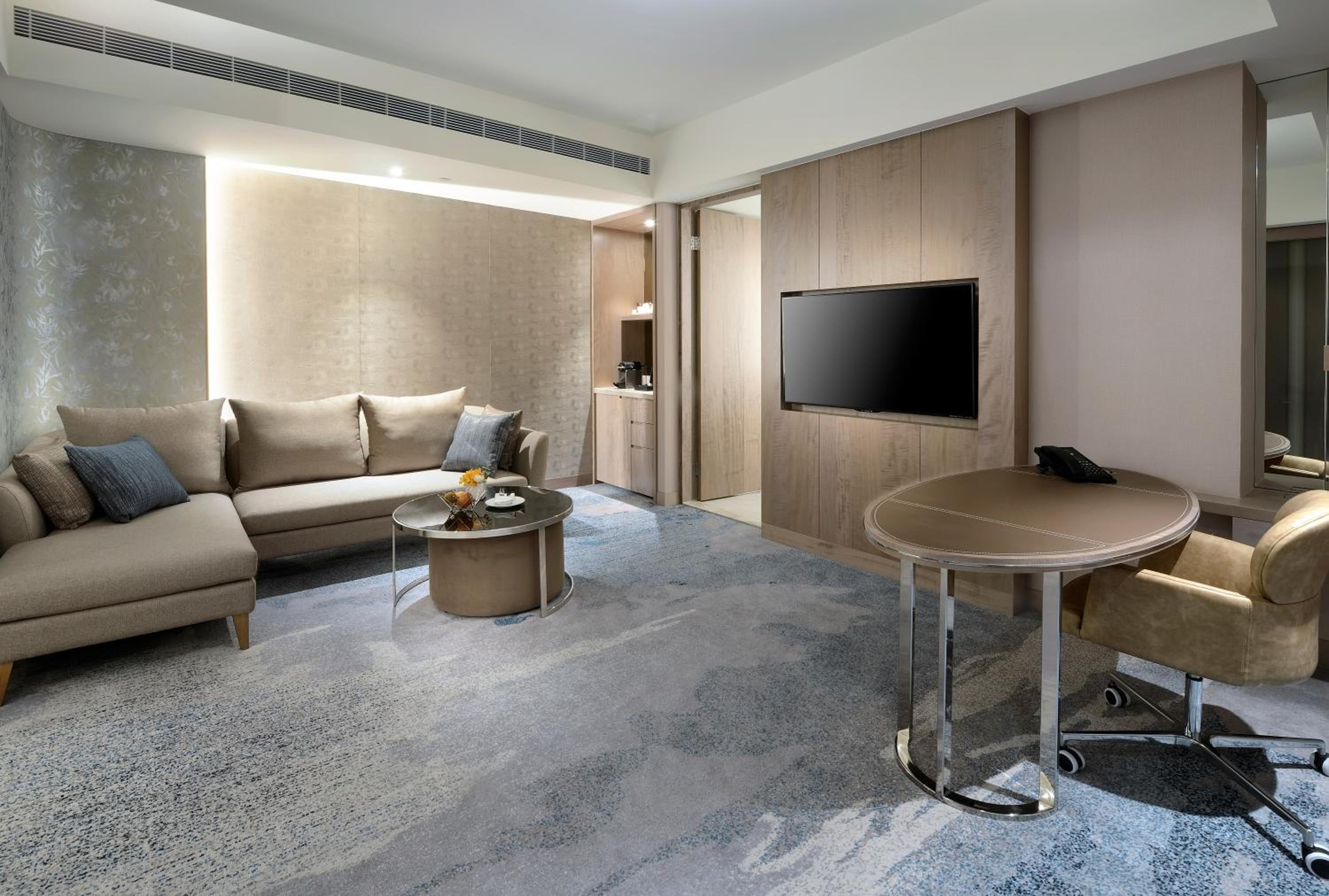 Superior Suite - Photo 1