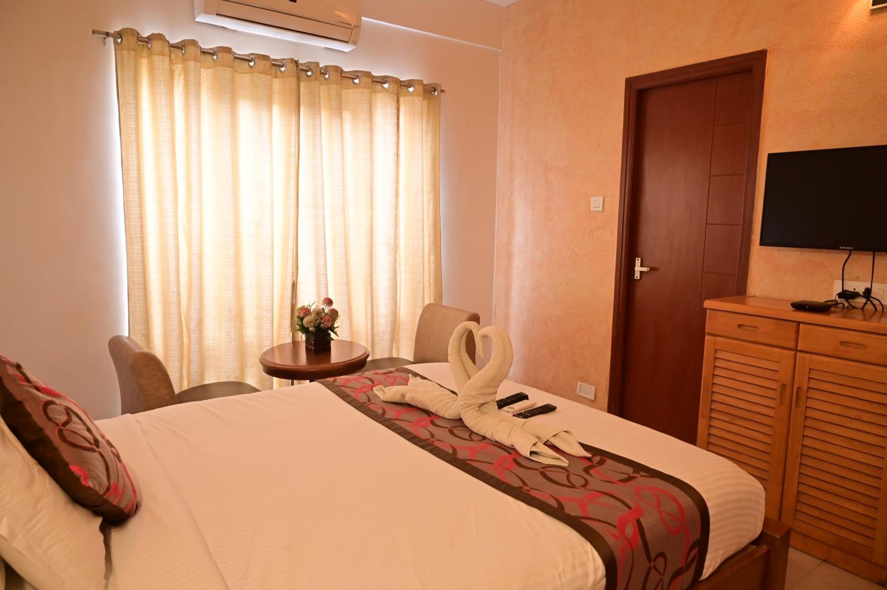 Standard Double Room - Photo 11