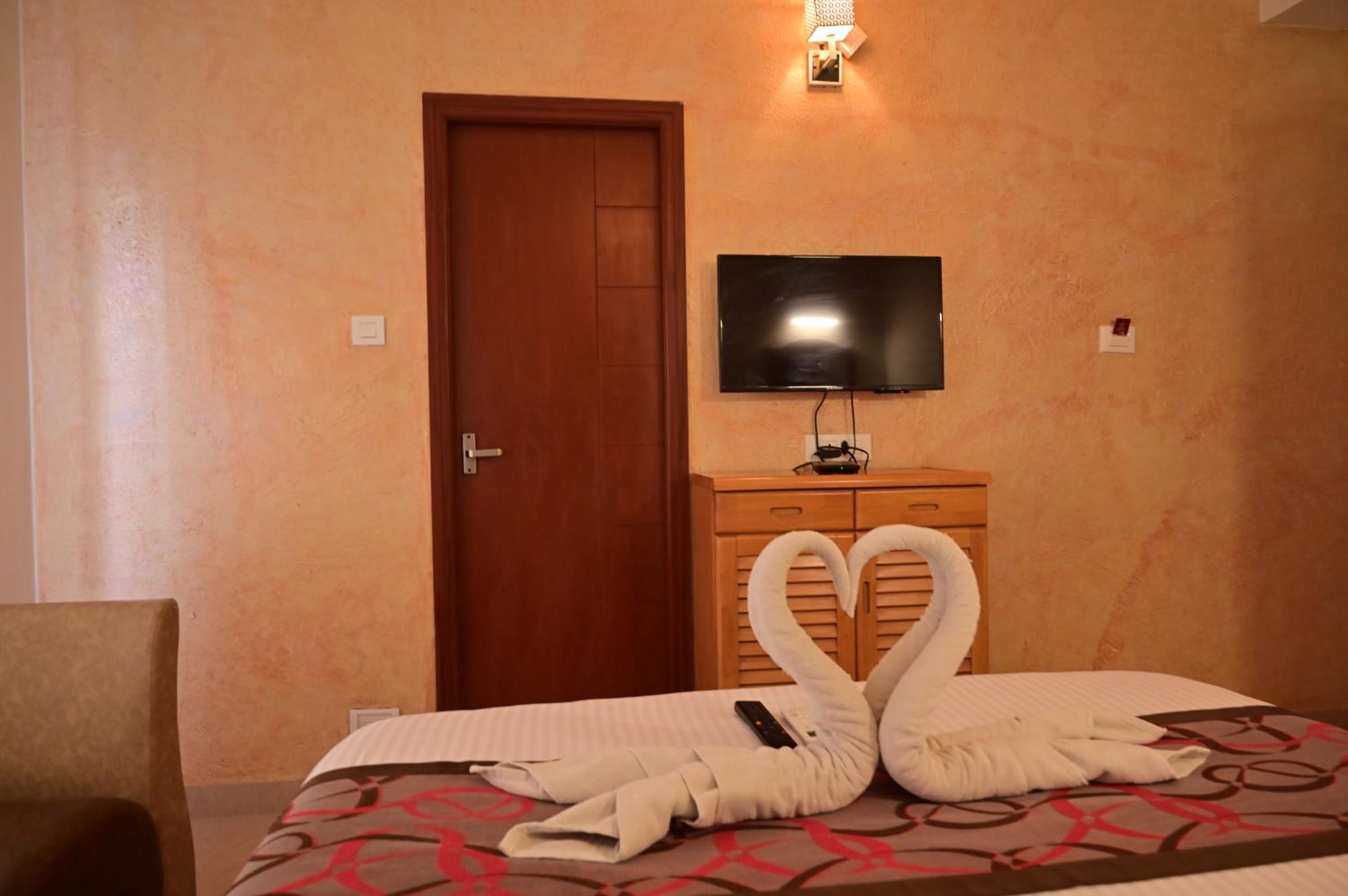 Standard Double Room - Photo 10
