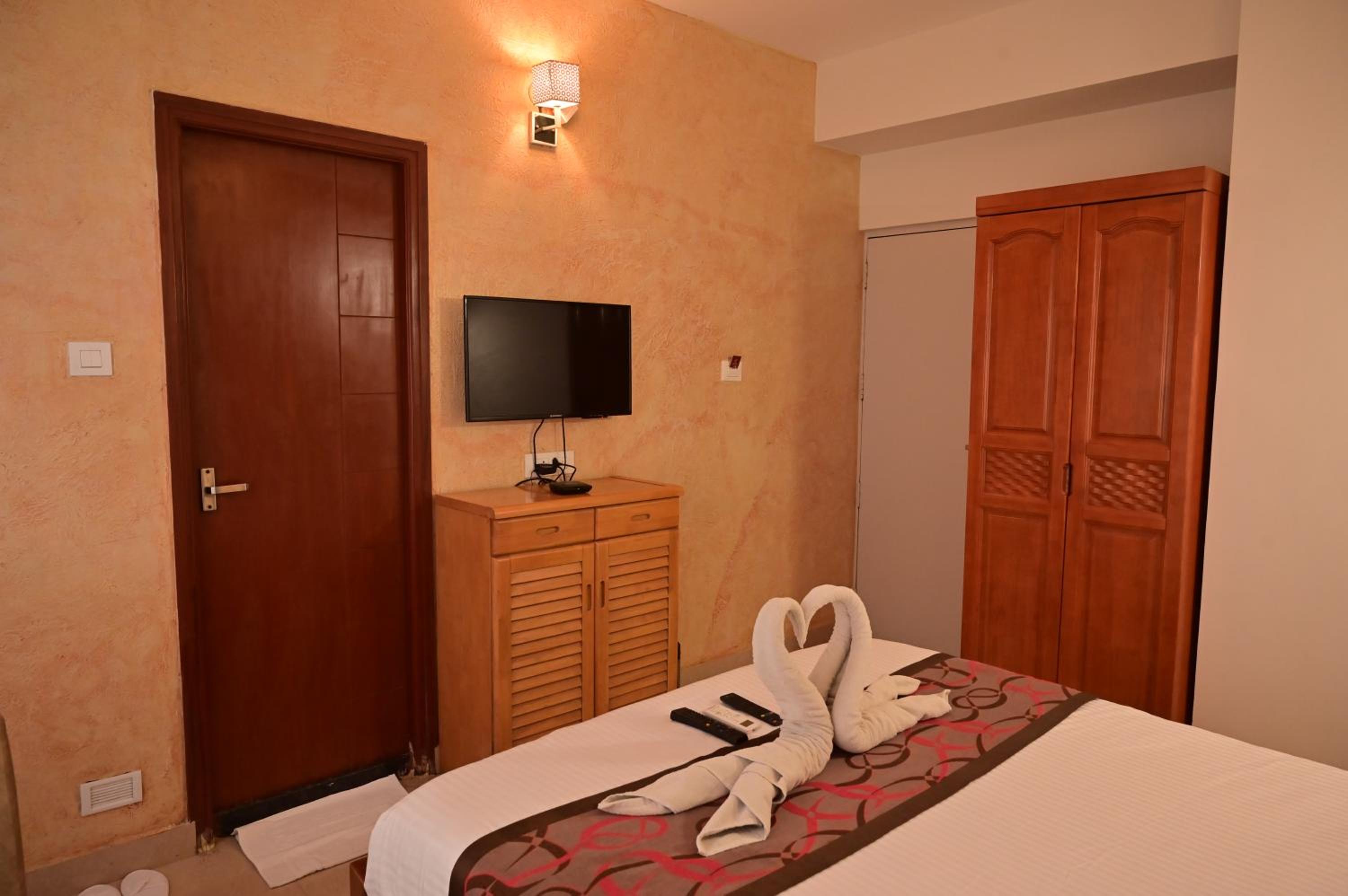 Standard Double Room - Photo 9