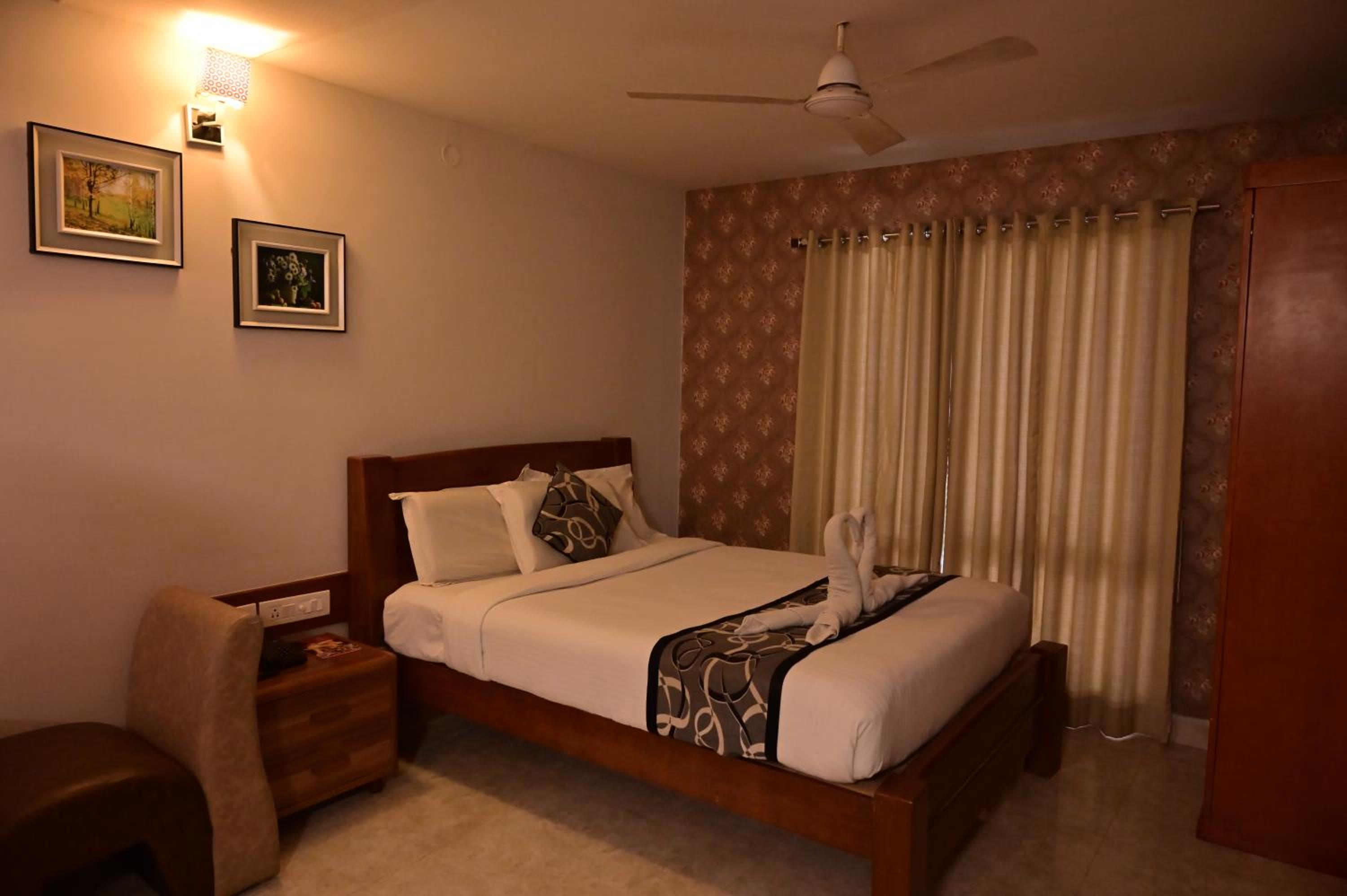 Deluxe Room - Photo 3