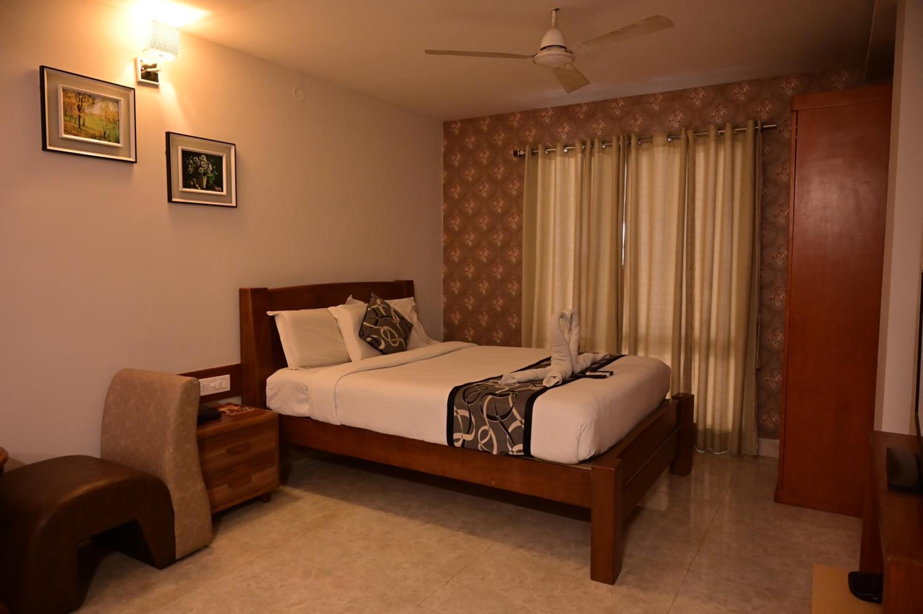 Deluxe Room - Photo 5